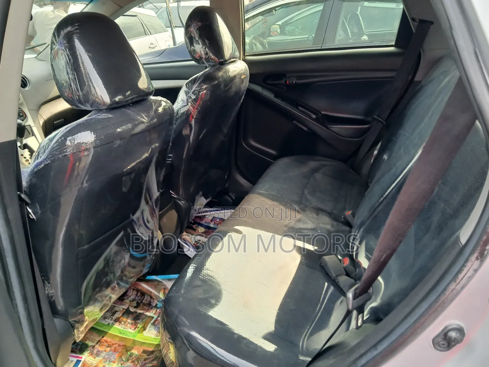 Toyota Matrix Hatchback FWD (1.8L 4cyl 5M) 2010 Silver
