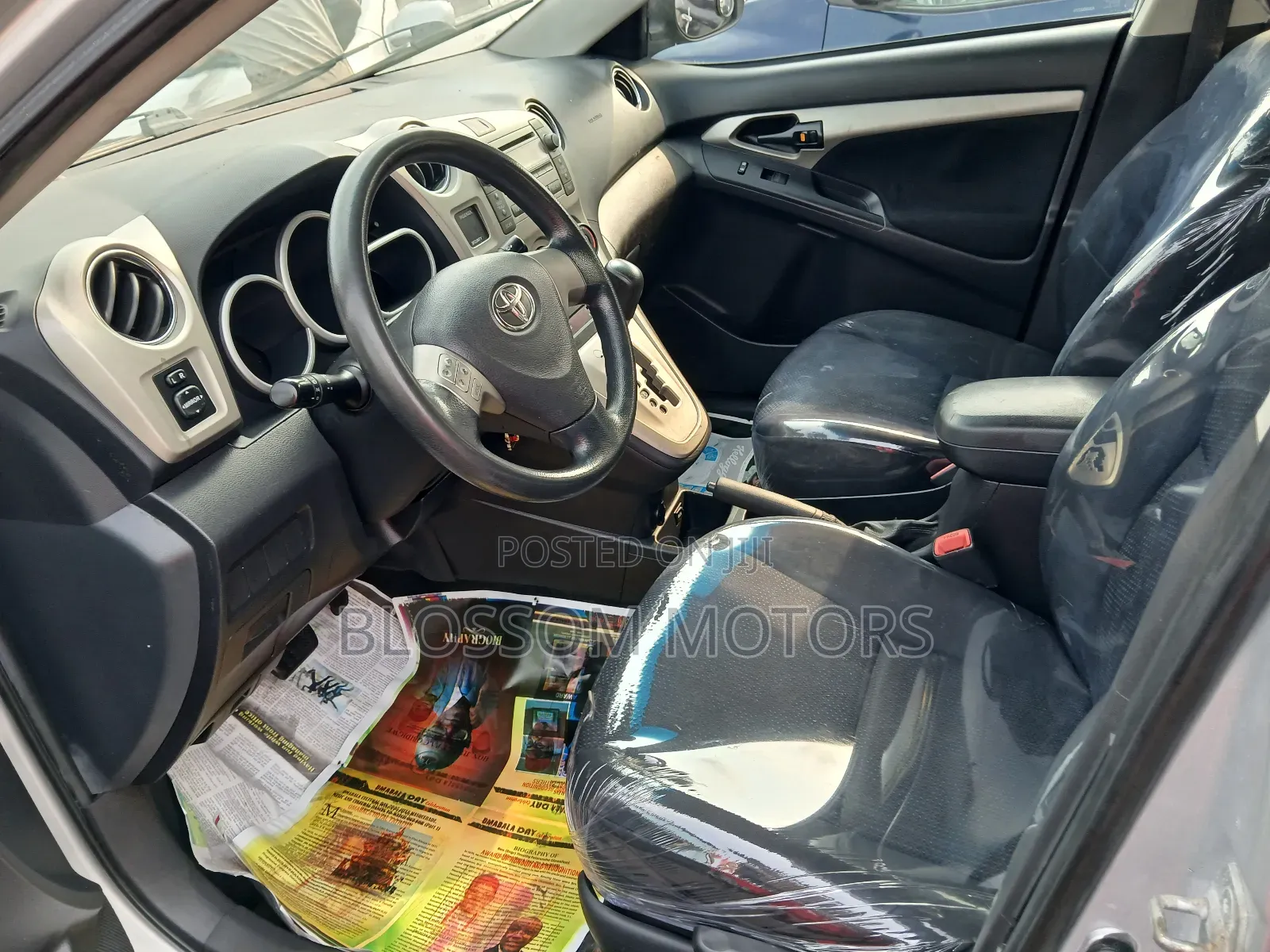 Toyota Matrix Hatchback FWD (1.8L 4cyl 5M) 2010 Silver