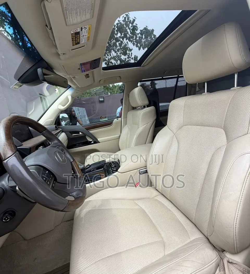 Lexus LX 570 (5 seats) AWD 2016 Gold