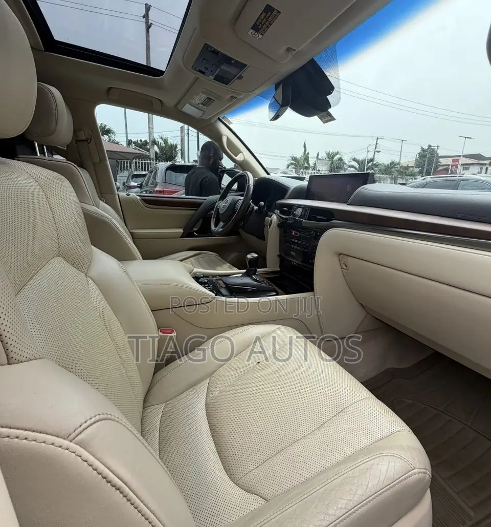 Lexus LX 570 (5 seats) AWD 2016 Gold