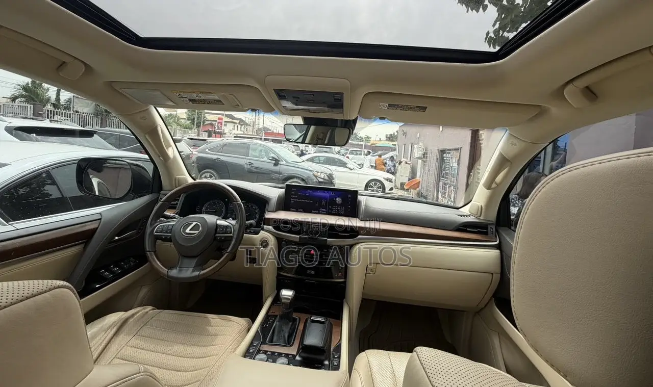 Lexus LX 570 (5 seats) AWD 2016 Gold