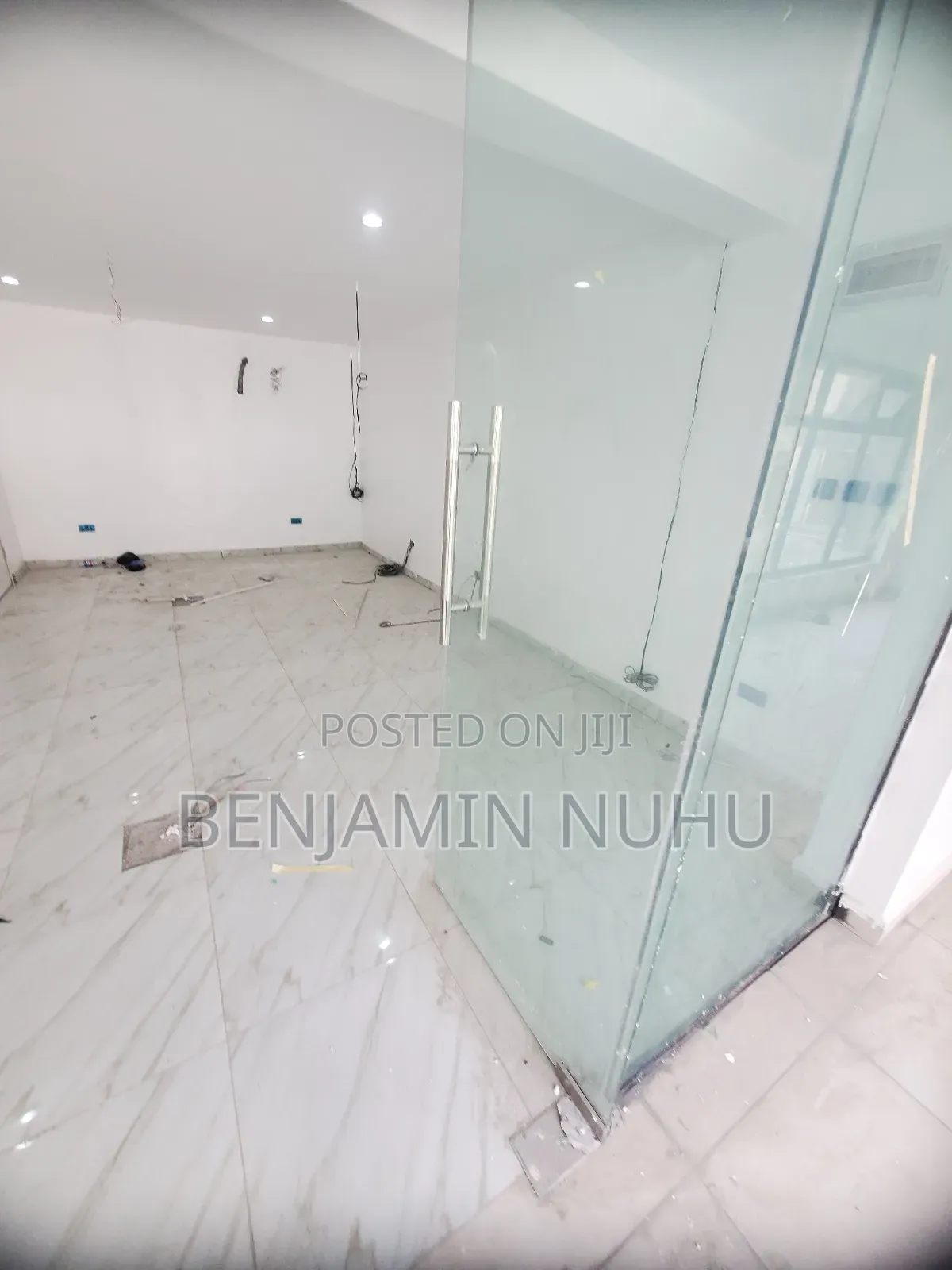 A Newly Built 40sqm Shop or Office Space Come With 2 Ac Elevator
