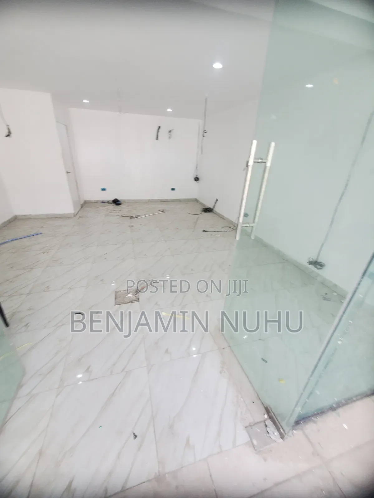 A Newly Built 40sqm Shop or Office Space Come With 2 Ac Elevator