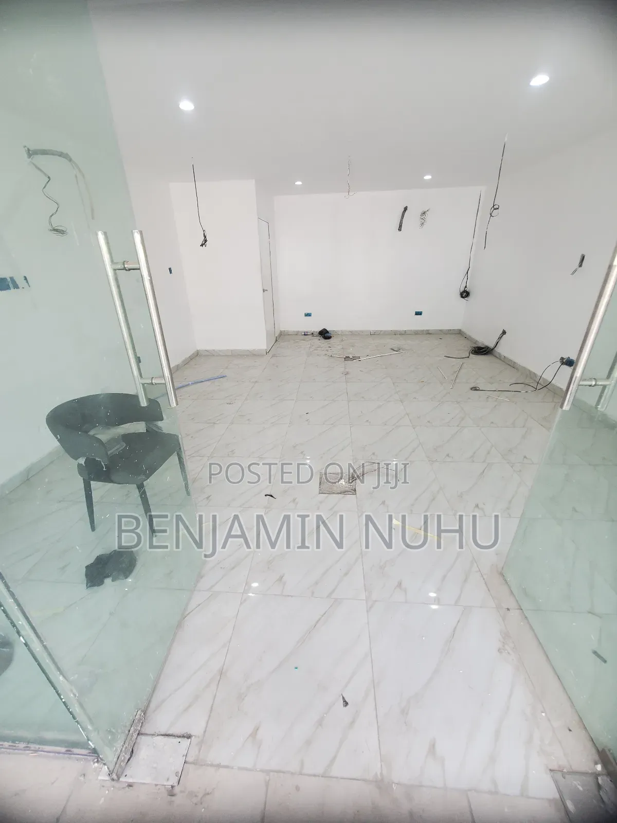 A Newly Built 40sqm Shop or Office Space Come With 2 Ac Elevator