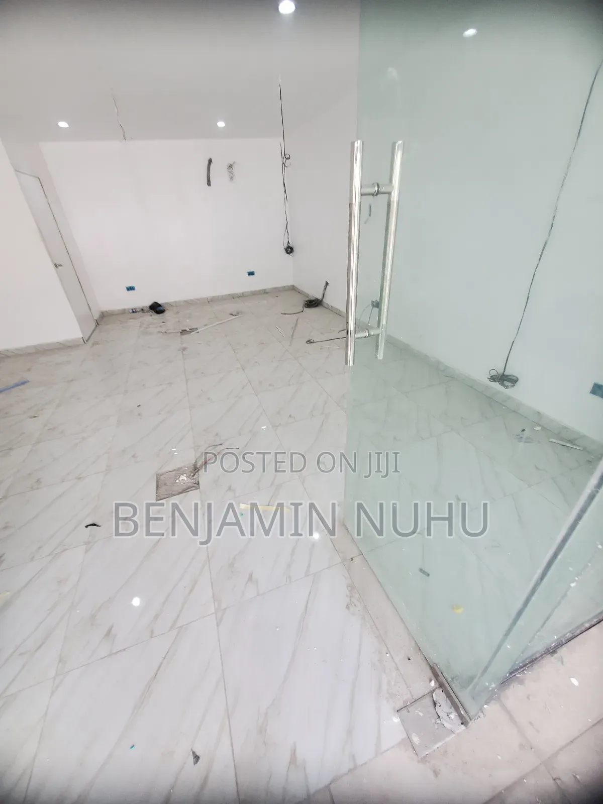 A Newly Built 40sqm Shop or Office Space Come With 2 Ac Elevator