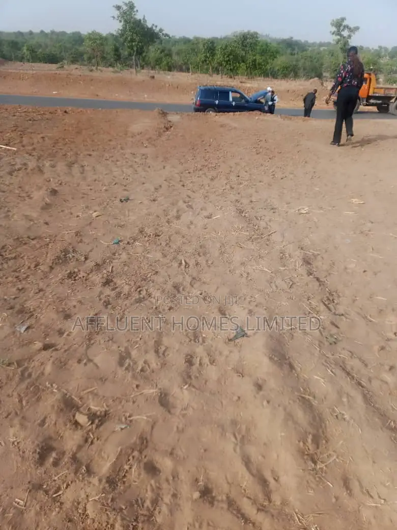 600sqm of Estate Residential Land for 5 Bedrm Duplex in Maitama 2