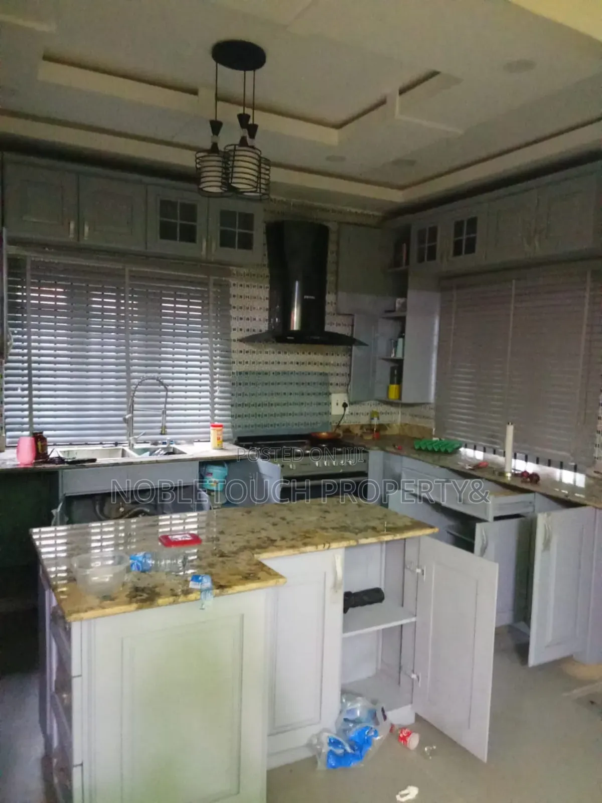 8bdrm Duplex in Diamond Estate for sale