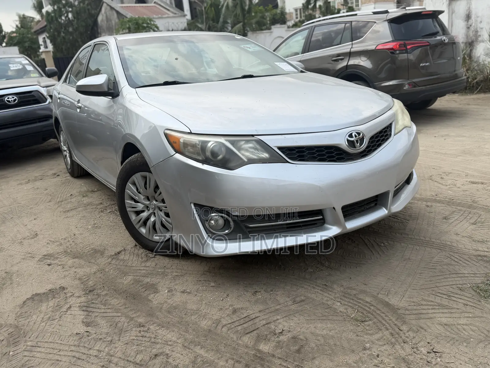 Toyota Camry LE 4dr Sedan (2.5L 4cyl 6A) 2013 Silver