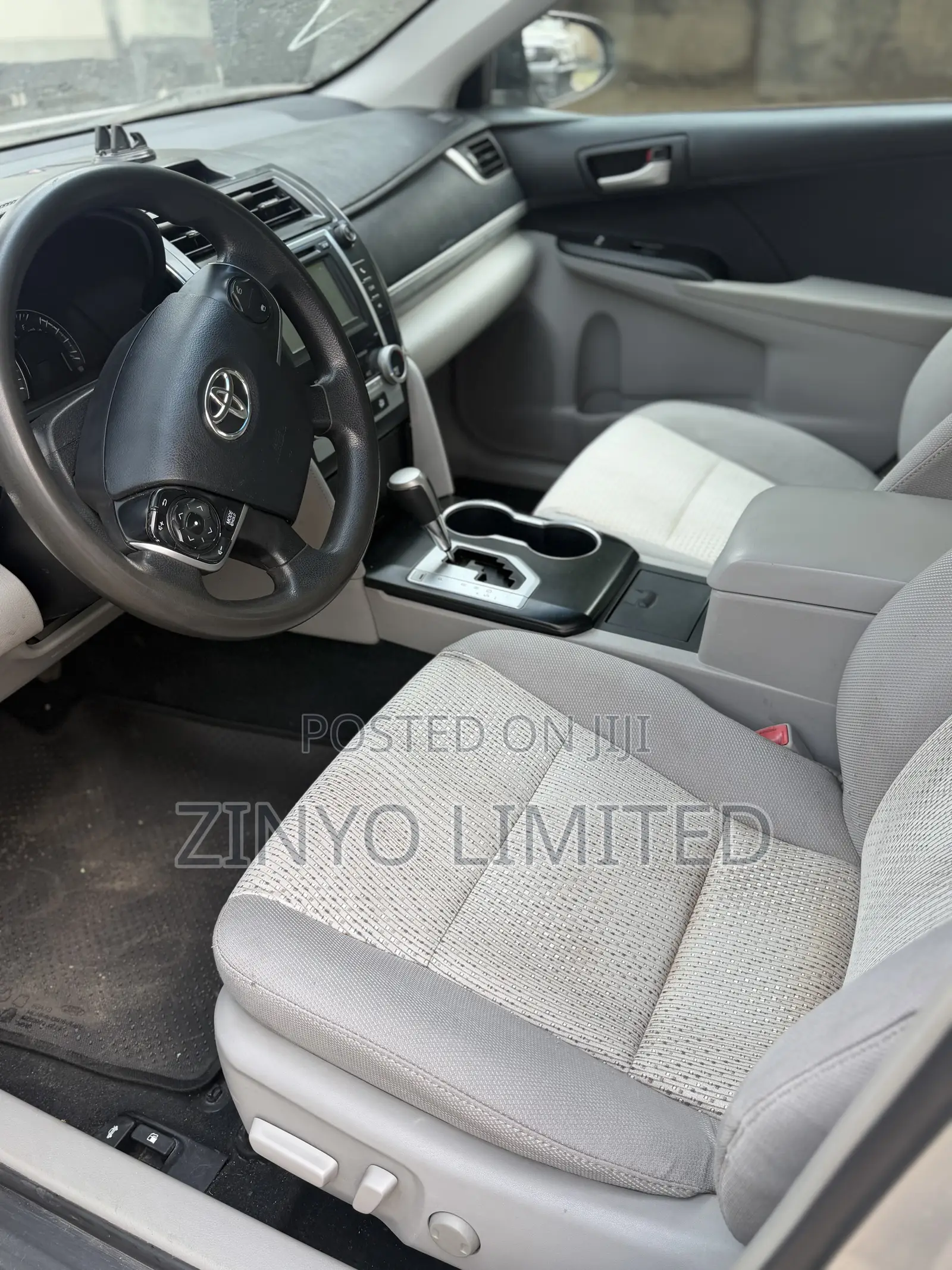 Toyota Camry LE 4dr Sedan (2.5L 4cyl 6A) 2013 Silver