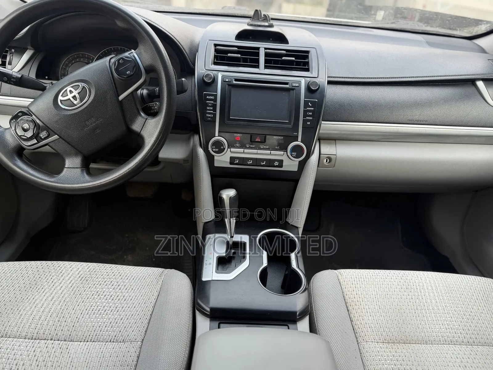 Toyota Camry LE 4dr Sedan (2.5L 4cyl 6A) 2013 Silver