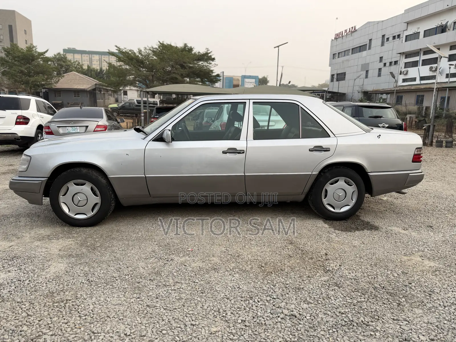 Mercedes-Benz E200 1995 Silver