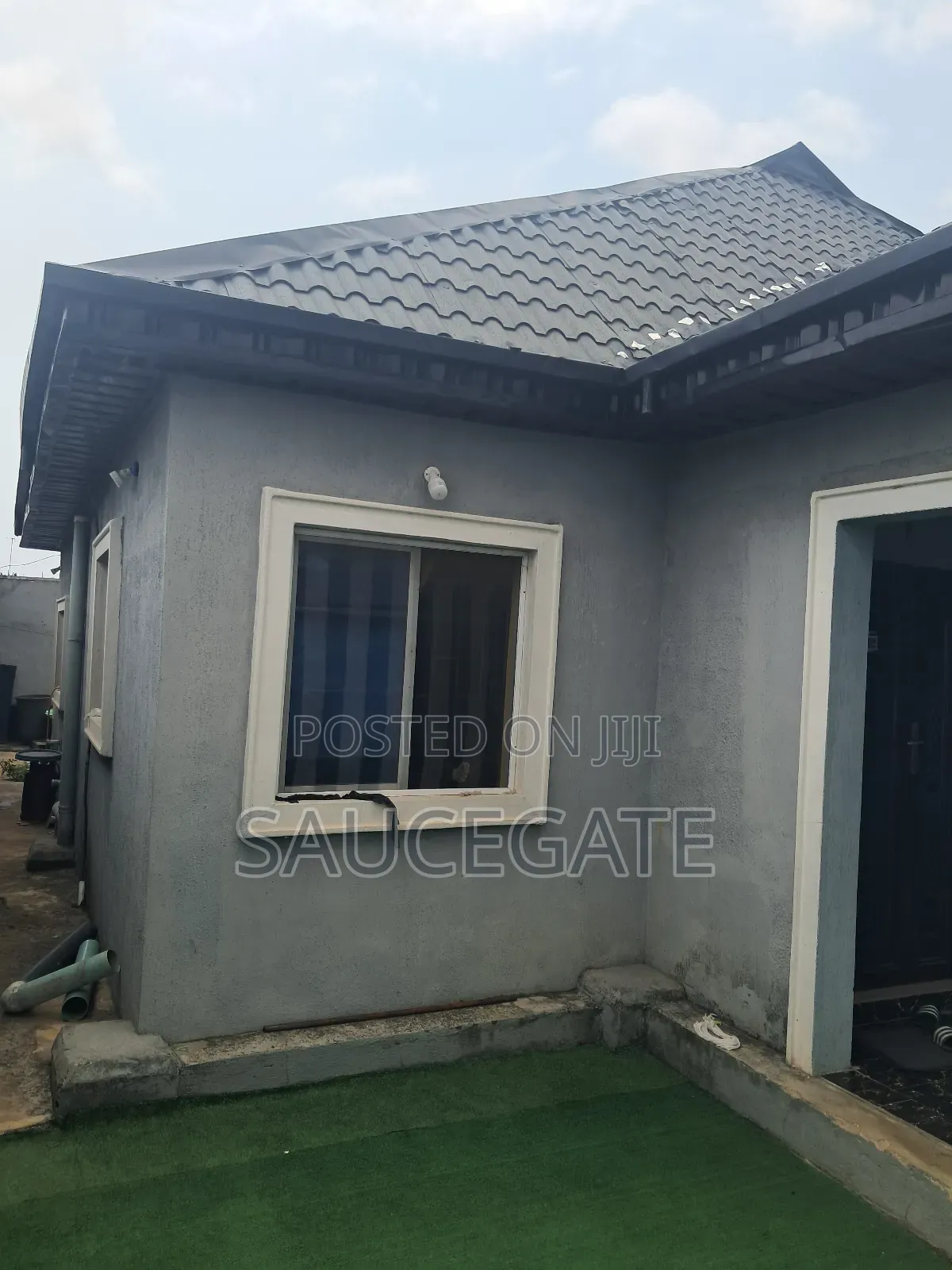 3bdrm Bungalow in Satellite Town Close for sale
