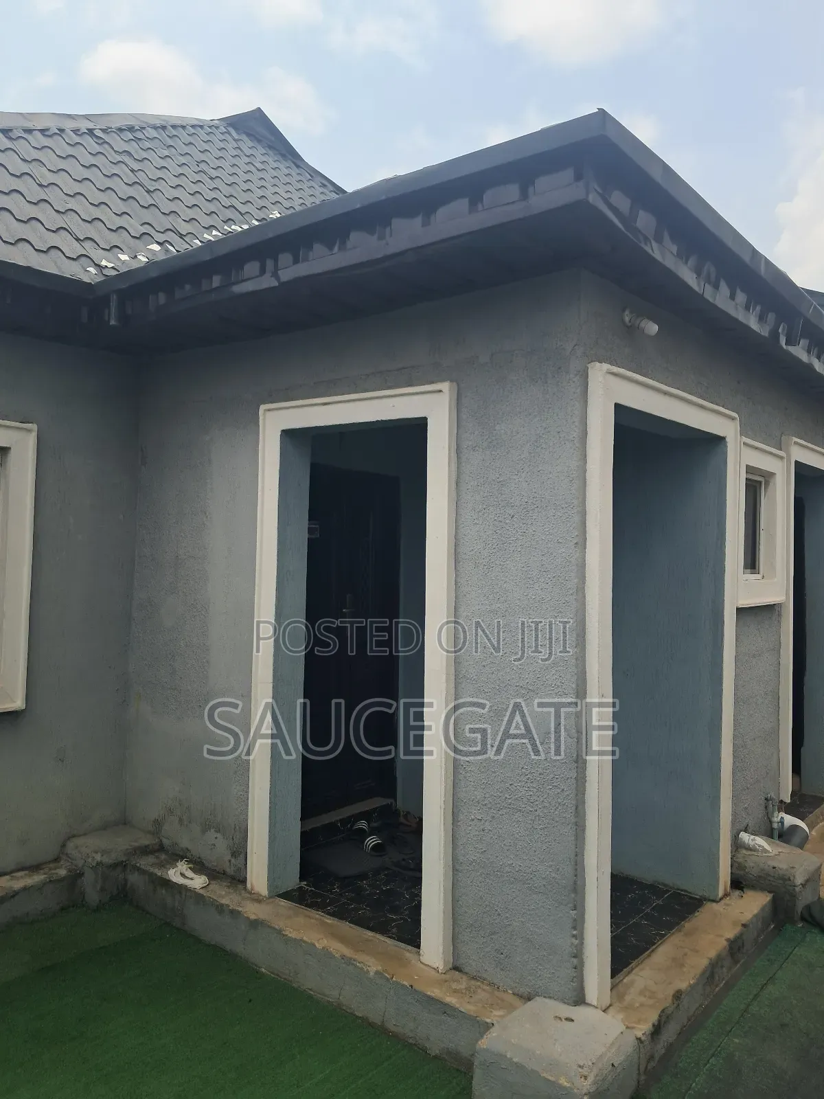 3bdrm Bungalow in Satellite Town Close for sale