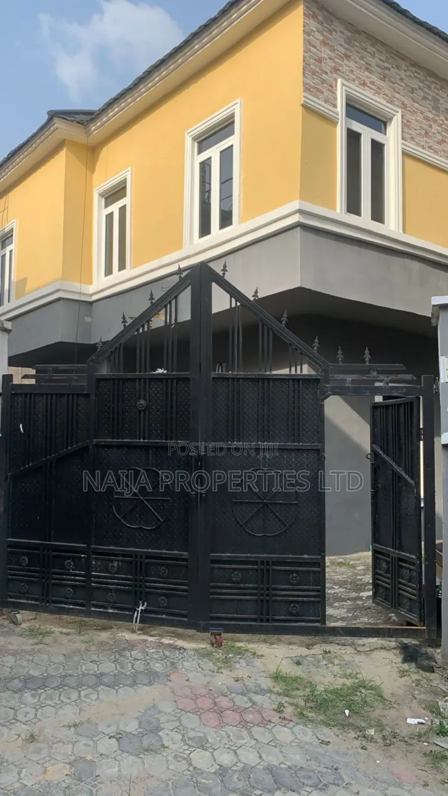 5bdrm Duplex in Idado for sale