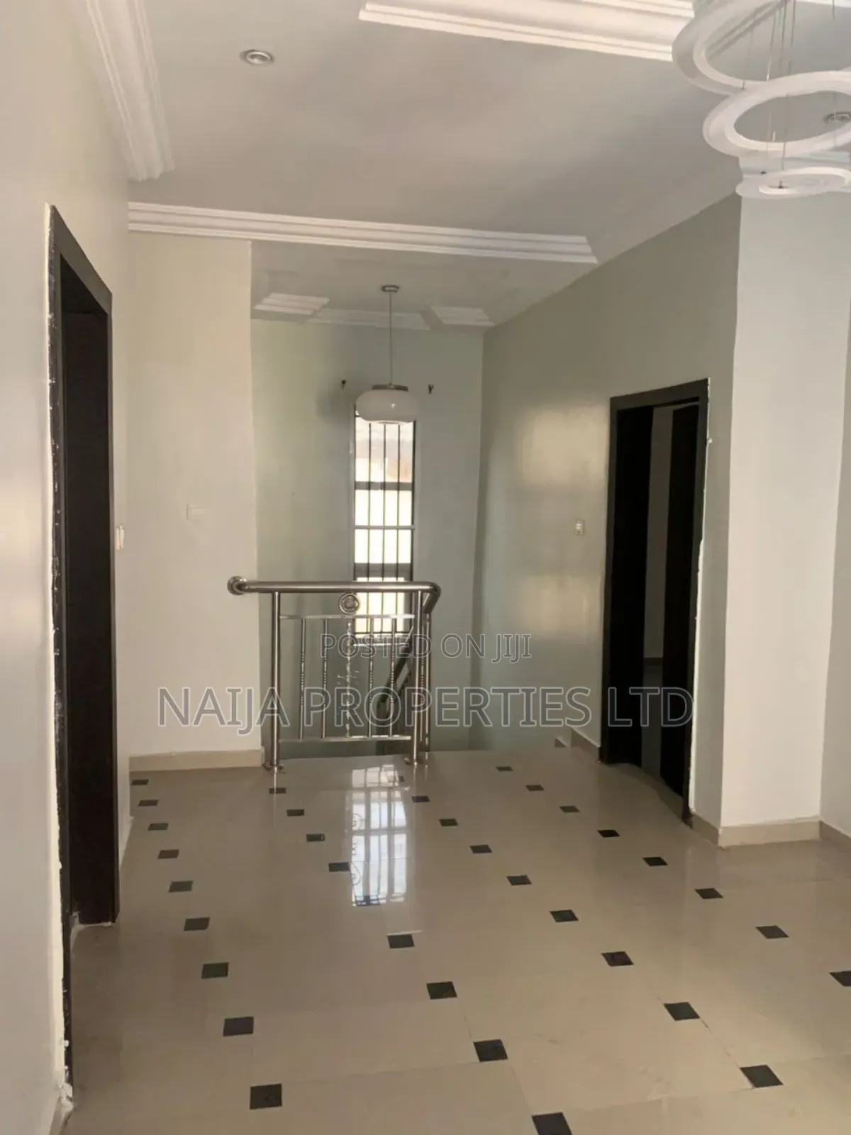 5bdrm Duplex in Idado for sale