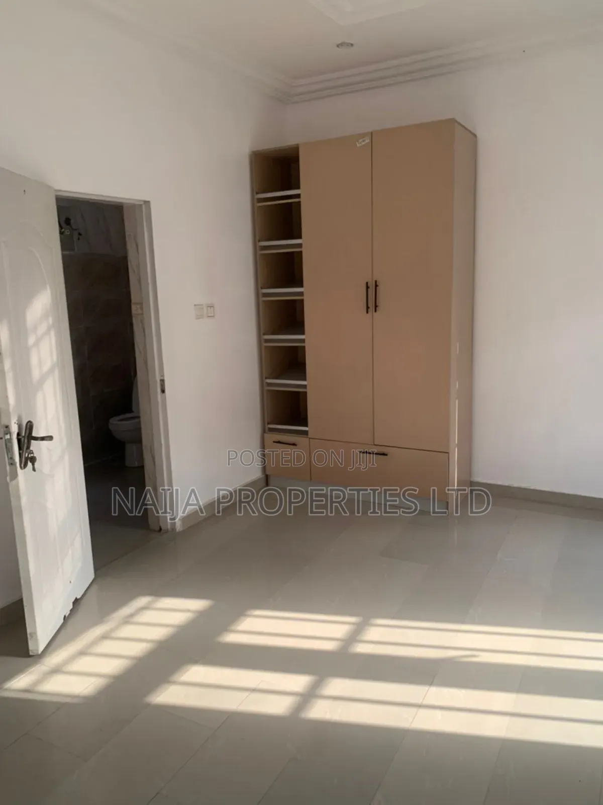 5bdrm Duplex in Idado for sale