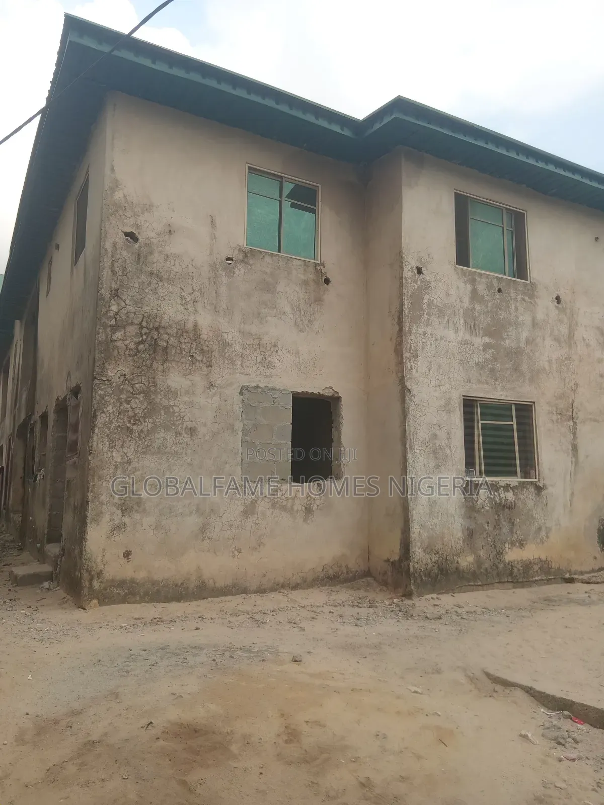 16bdrm Block of Flats in Igbojia Malete, Bogije for sale
