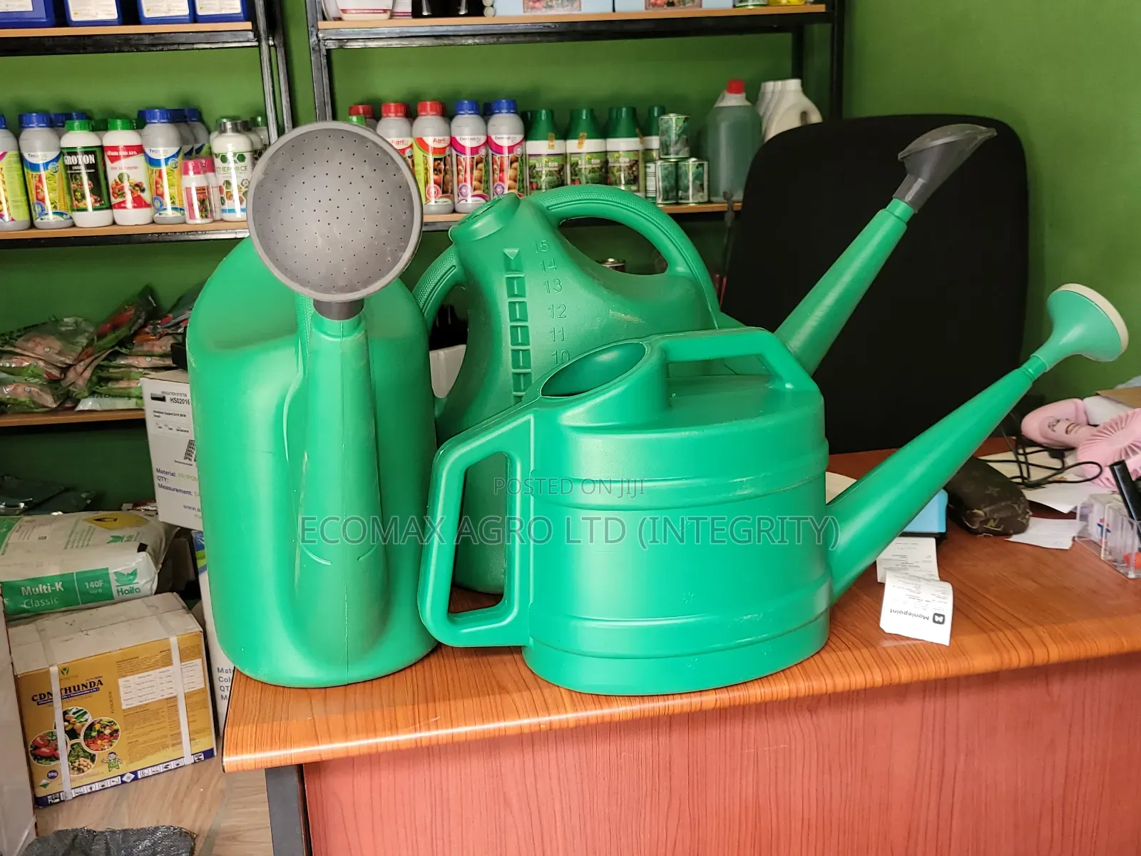 Watering Can - Durable Plastic Watering Can for Spraying 10l and 16l