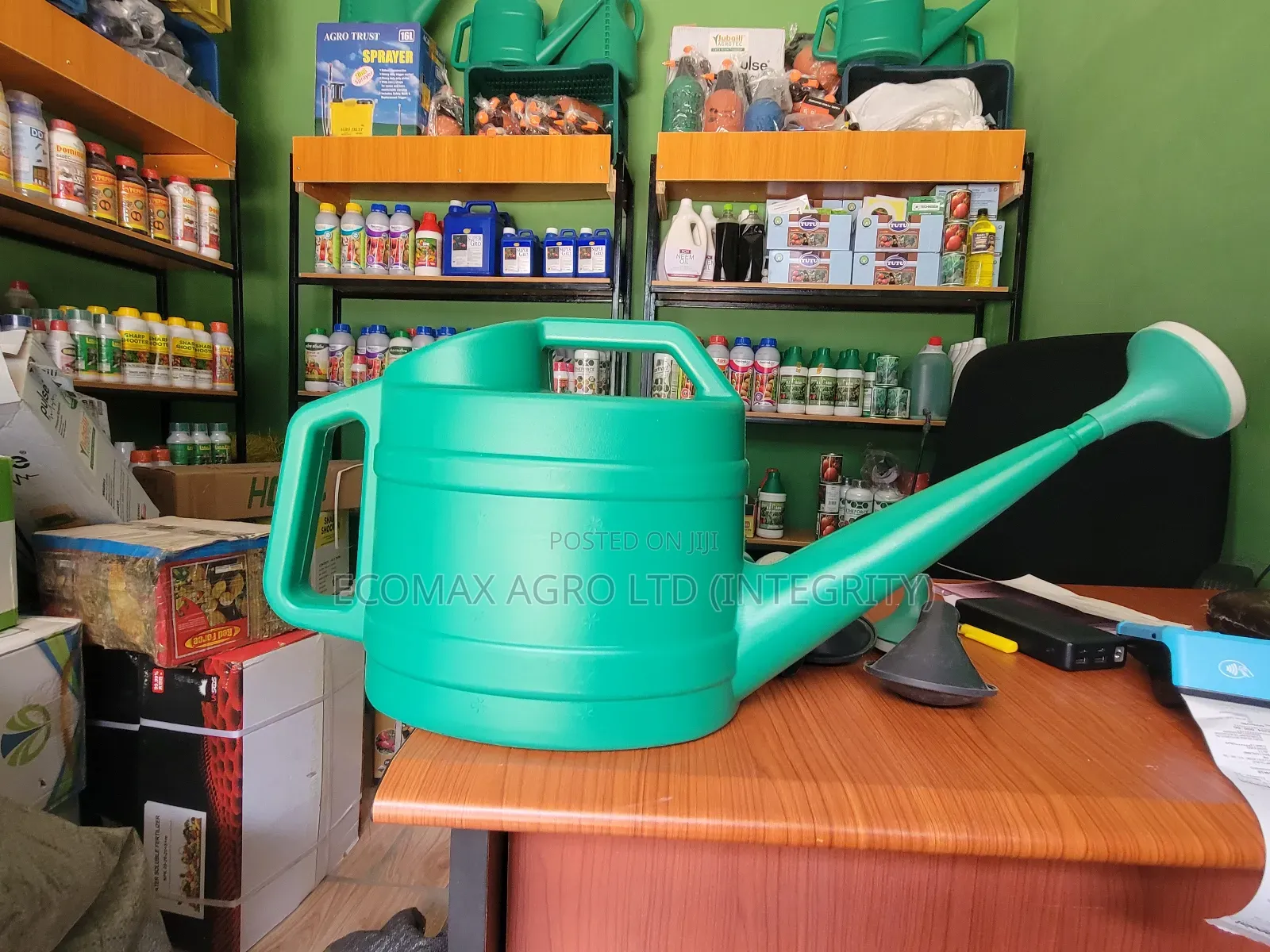 Watering Can - Durable Plastic Watering Can for Spraying 10l and 16l