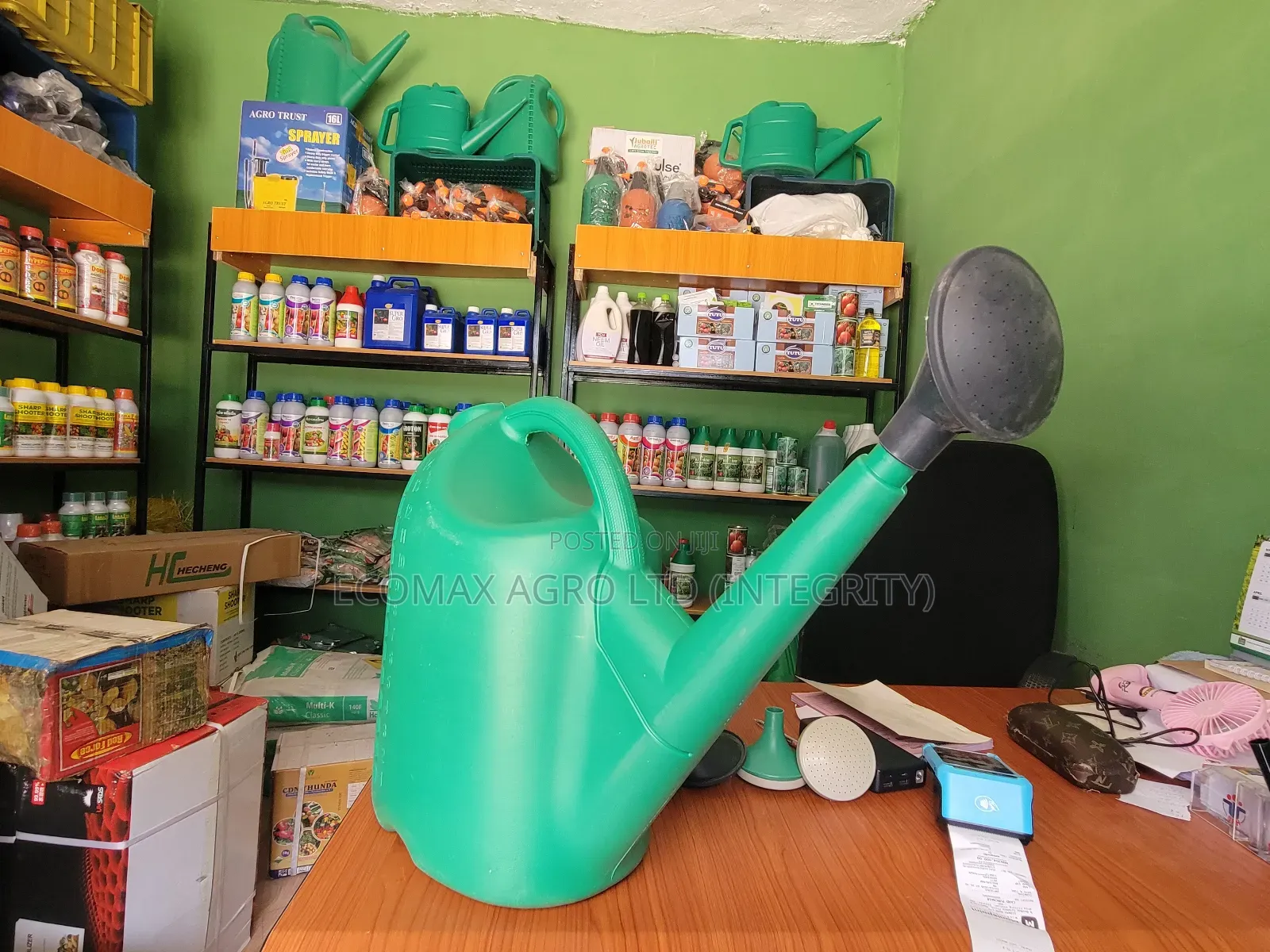 Watering Can - Durable Plastic Watering Can for Spraying 10l and 16l