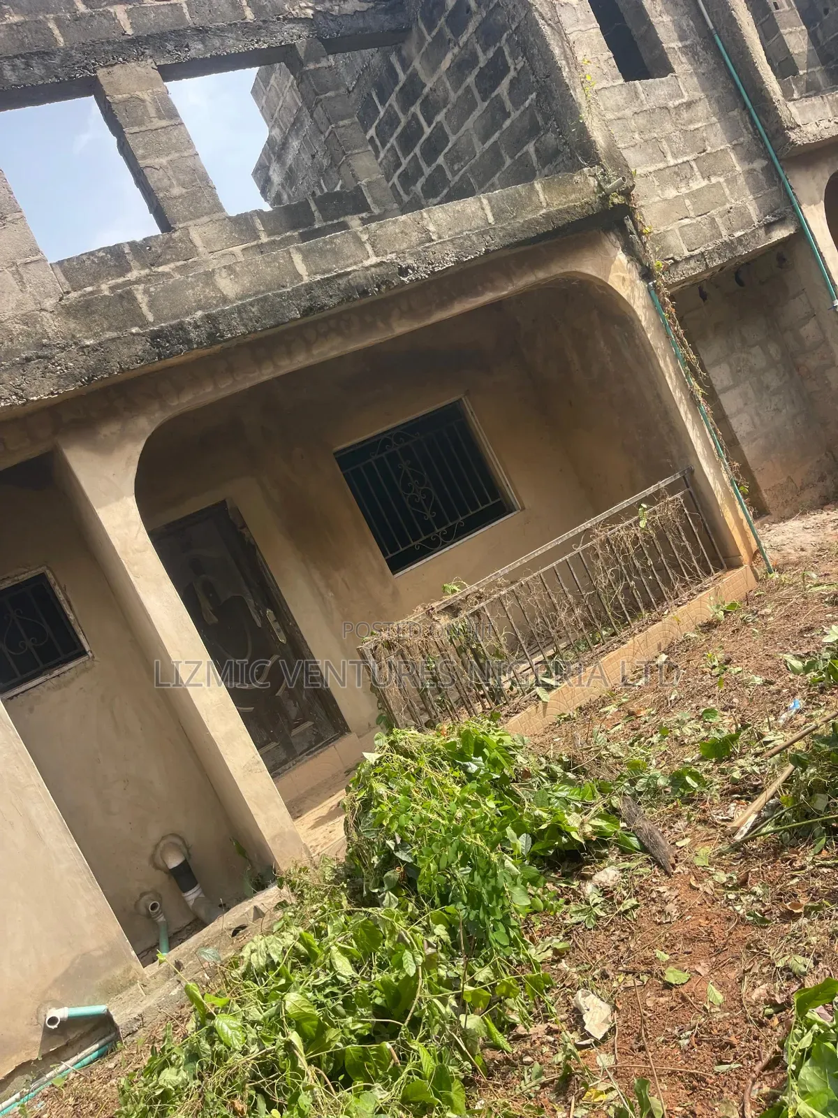 3bdrm Block of Flats in Olorunfemi, Igando / Ikotun/Igando for sale