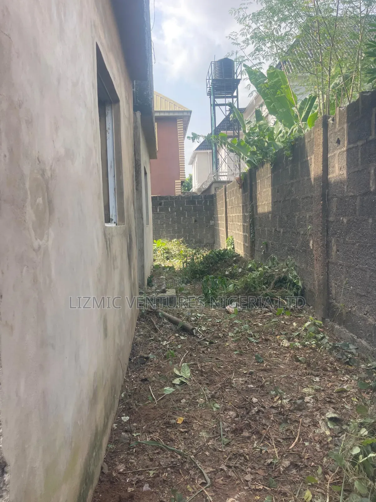 3bdrm Block of Flats in Olorunfemi, Igando / Ikotun/Igando for sale