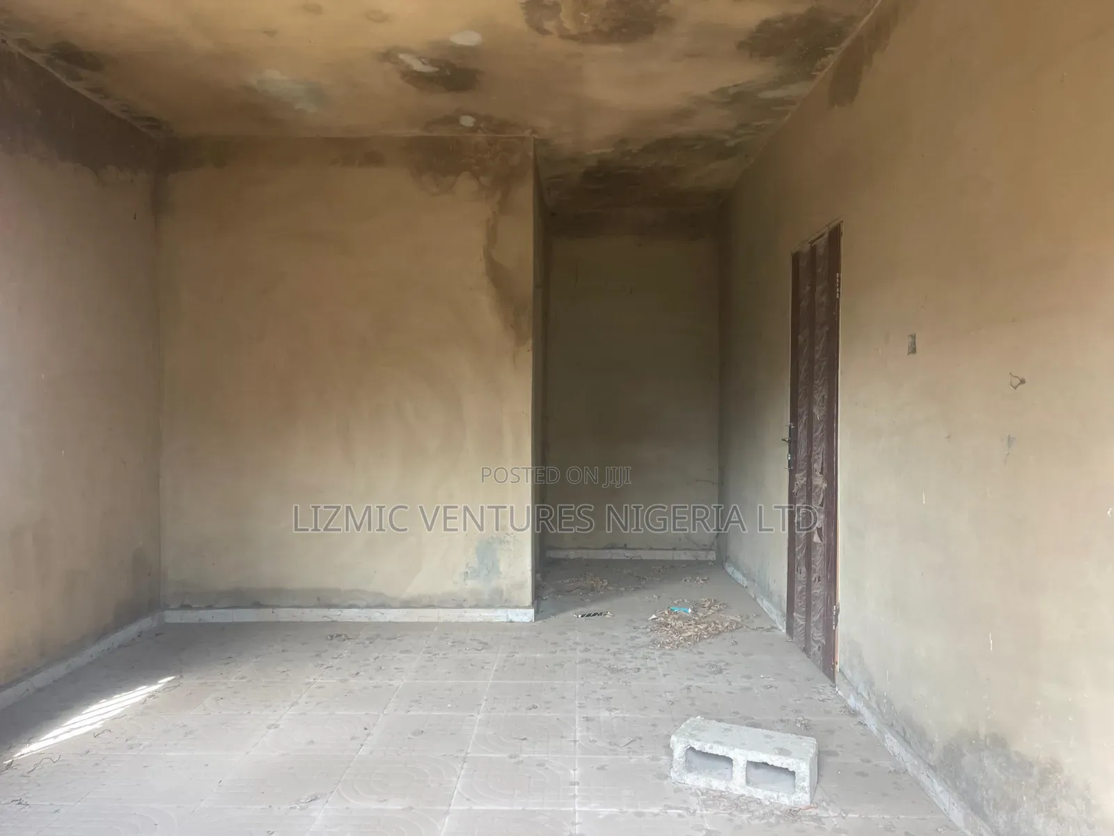3bdrm Block of Flats in Olorunfemi, Igando / Ikotun/Igando for sale