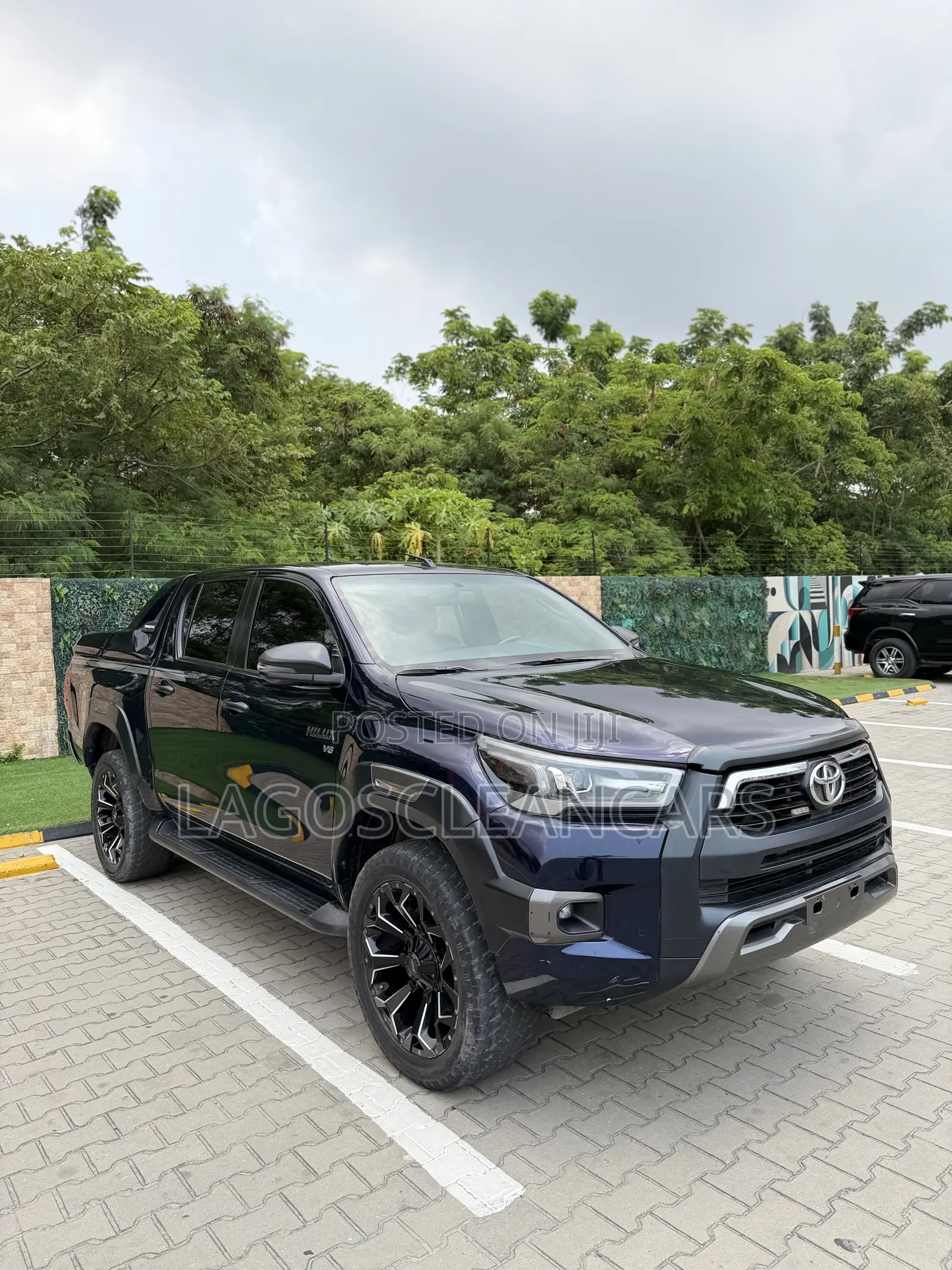 Toyota Hilux 2021 Blue