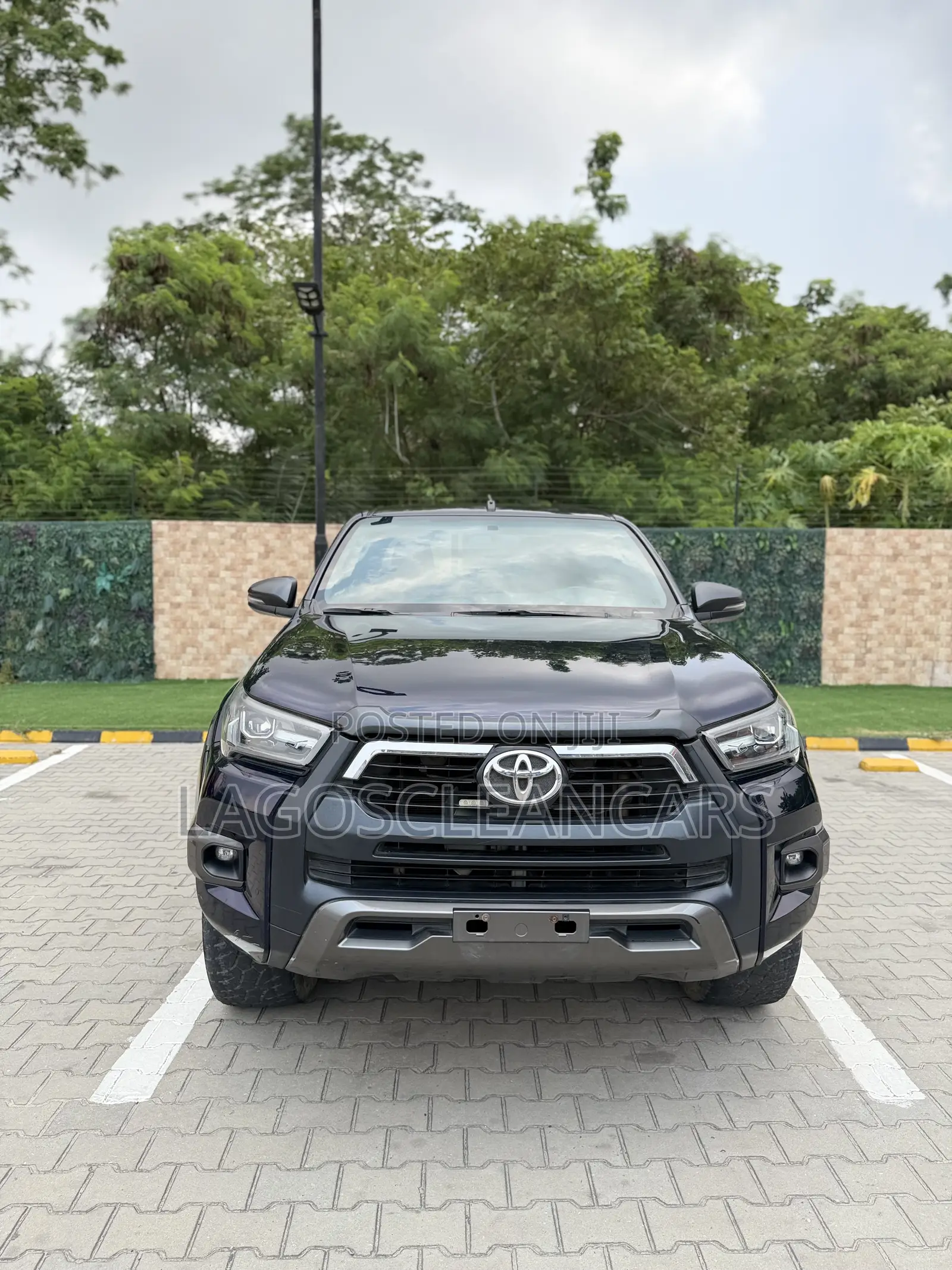 Toyota Hilux 2021 Blue