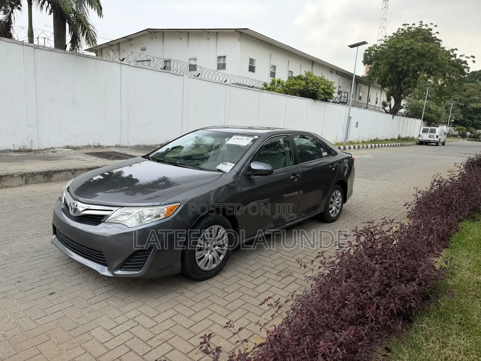 Toyota Camry LE 4dr Sedan w/Prod. End 11/13 (2.5L 4cyl 6A) 2014 Gray