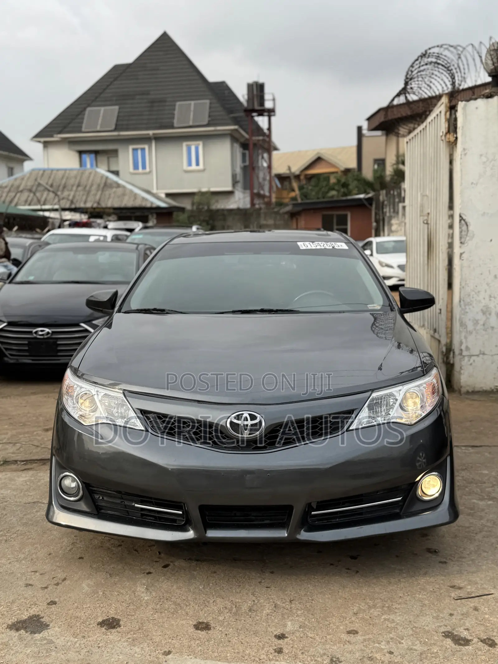 Toyota Camry SE 4dr Sedan (2.5L 4cyl 6A) 2013 Gray