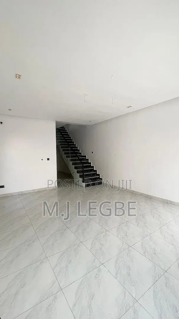 4bdrm Duplex in Chevron, Lekki for sale