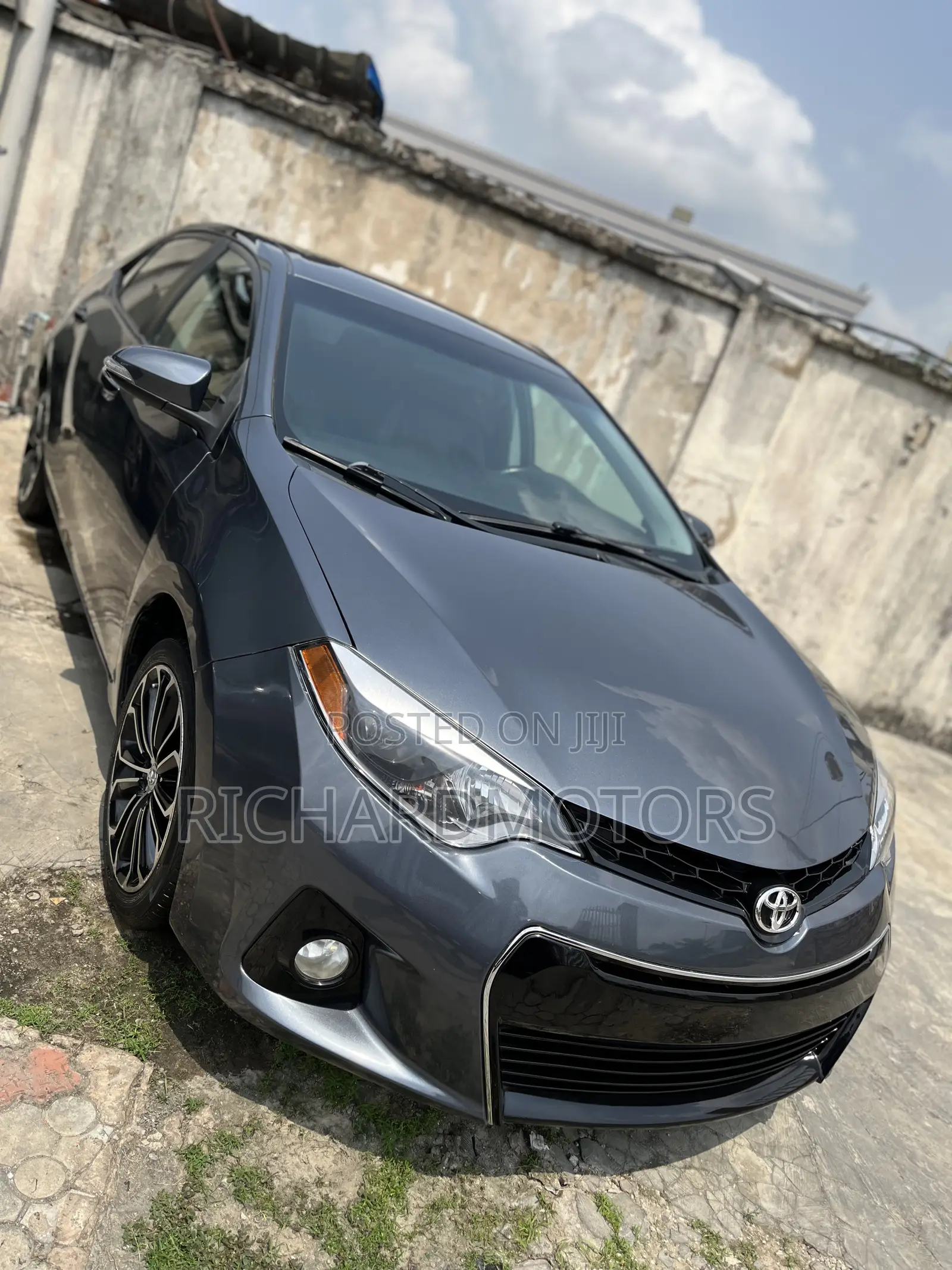 Toyota Corolla S w/Special Edition Pkg (1.8L 4cyl CVT) 2016 Beige