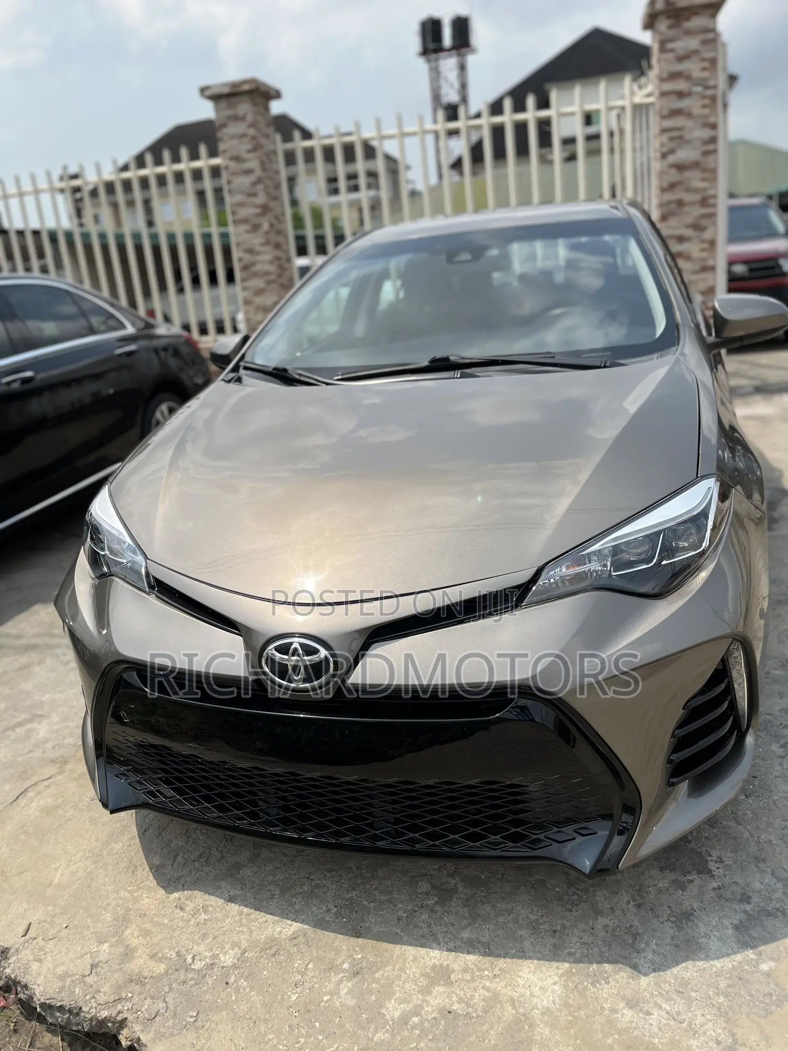 Toyota Corolla LE ECO w/Package 1 4dr Sedan (1.8L 4cyl CVT) 2017 Brown