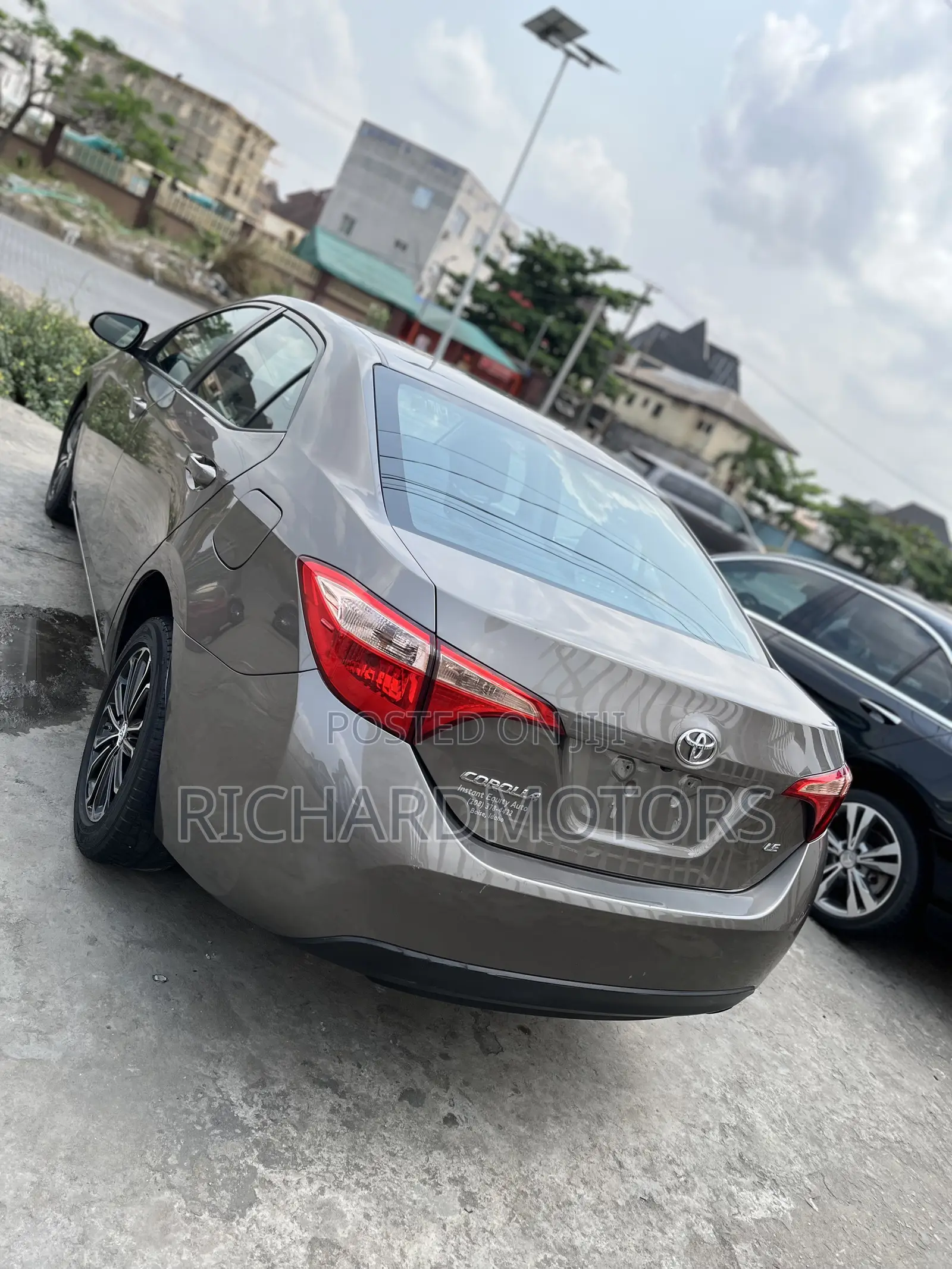 Toyota Corolla LE ECO w/Package 1 4dr Sedan (1.8L 4cyl CVT) 2017 Brown