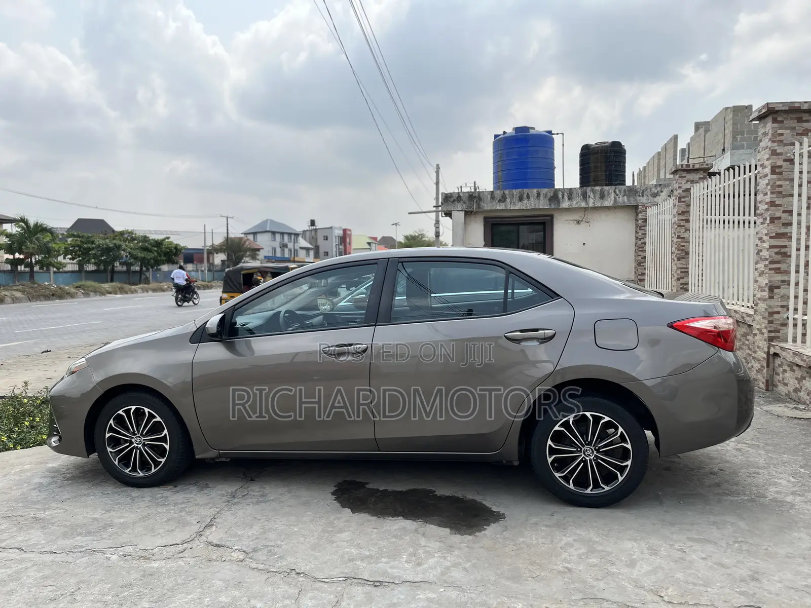 Toyota Corolla LE ECO w/Package 1 4dr Sedan (1.8L 4cyl CVT) 2017 Brown