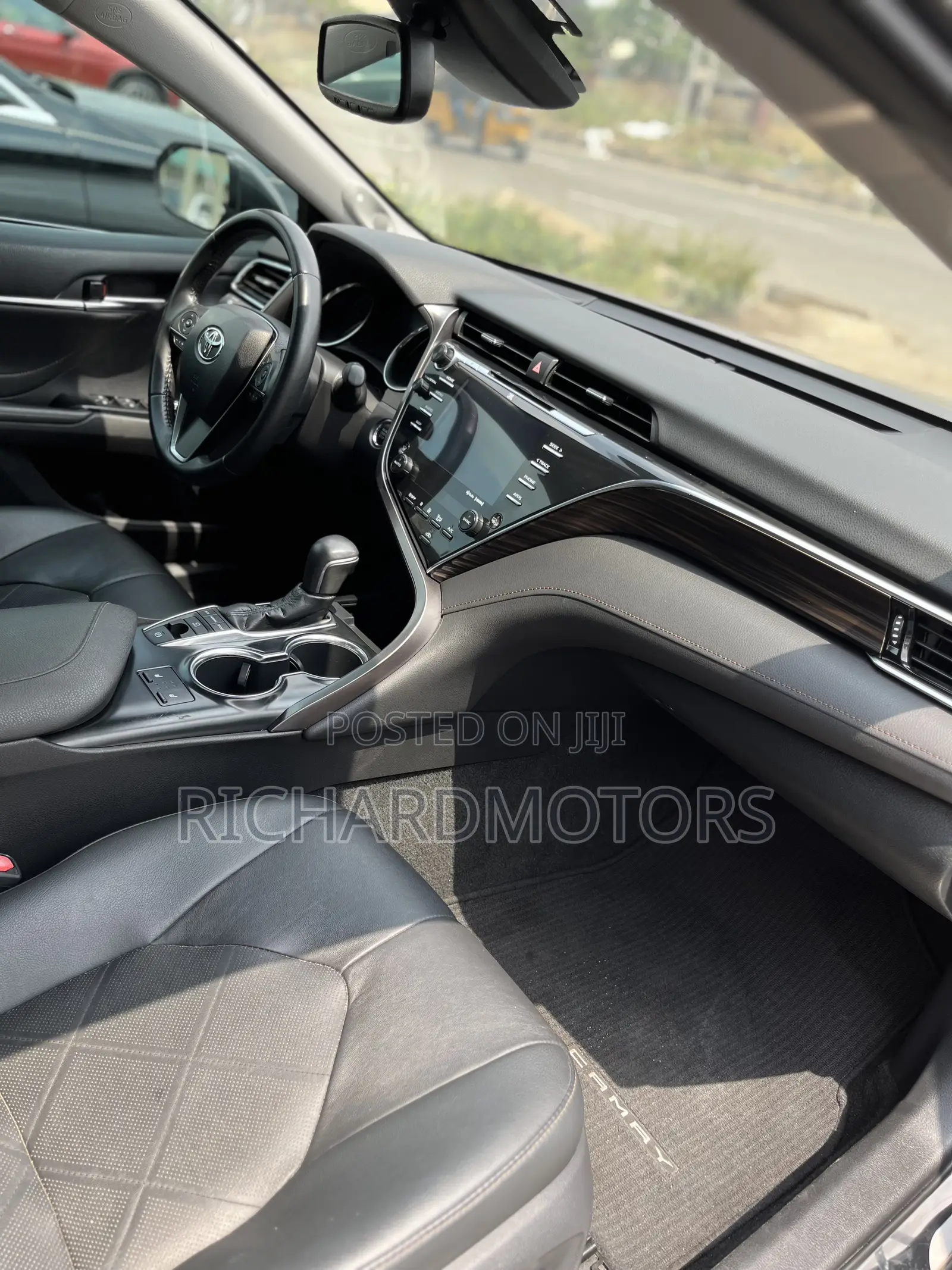 Toyota Camry XLE V6 (3.5L V6 8A) 2019 Brown