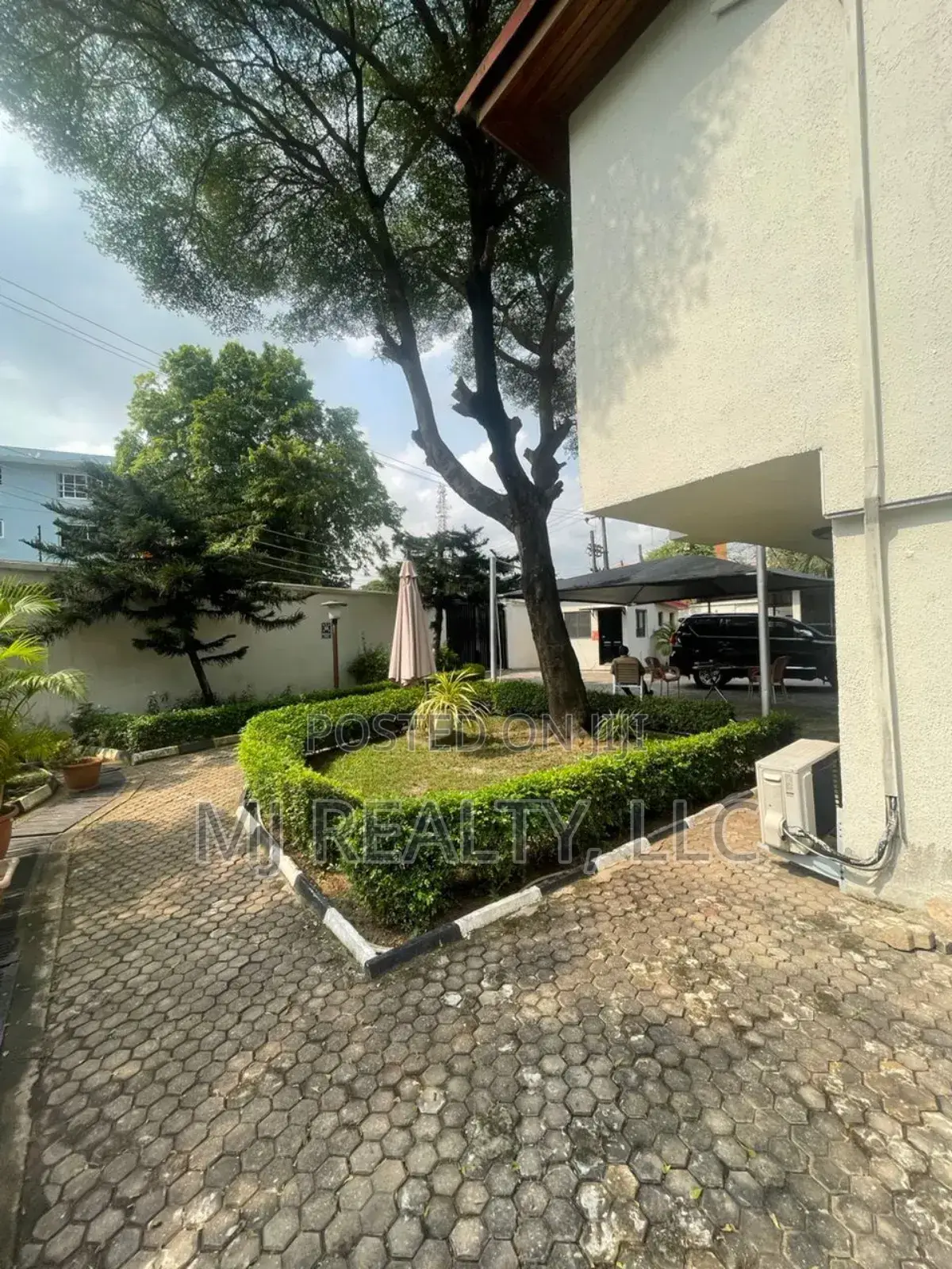 6bdrm Duplex in Parkview Estate for rent