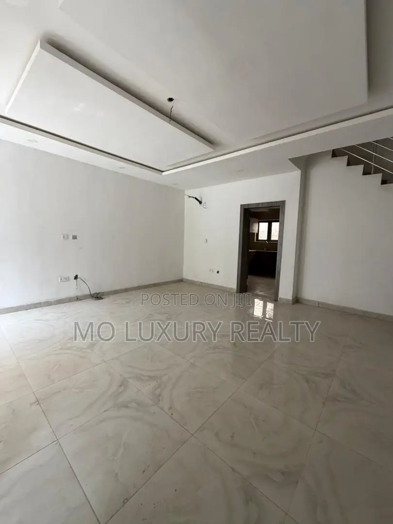 4bdrm Townhouse / Terrace in Ikate-Elegushi for rent