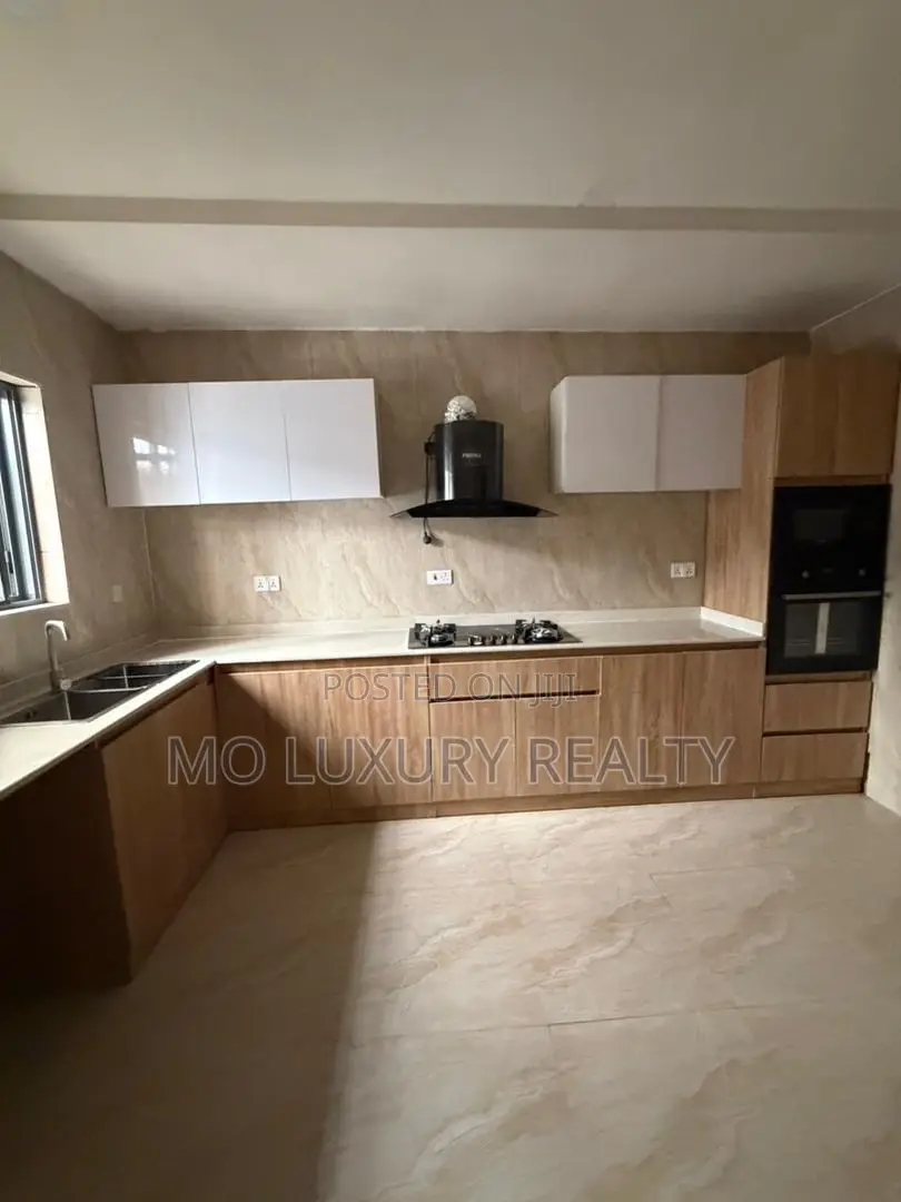 4bdrm Townhouse / Terrace in Ikate-Elegushi for rent