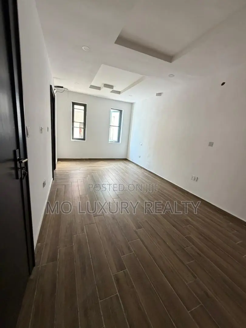 4bdrm Townhouse / Terrace in Ikate-Elegushi for rent