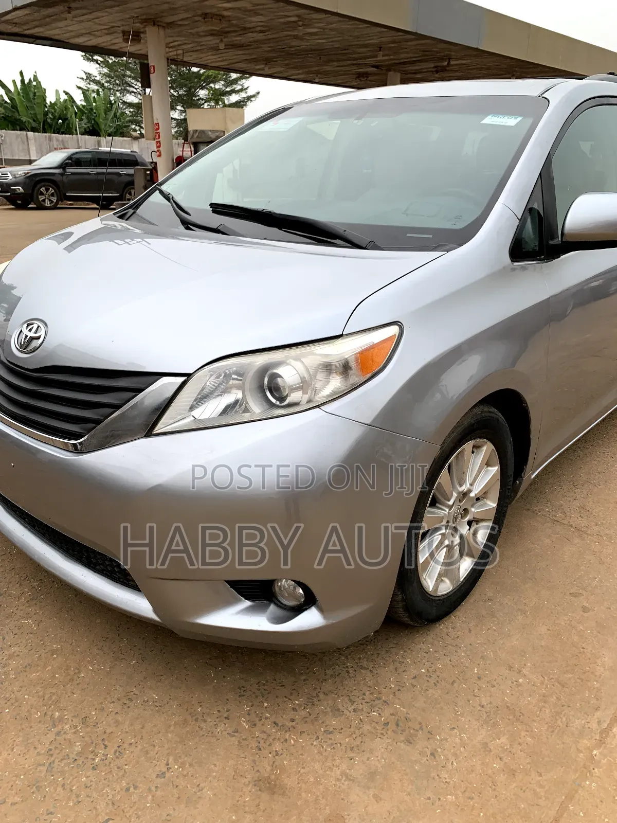Toyota Sienna XLE 7 Passenger 2011 Silver