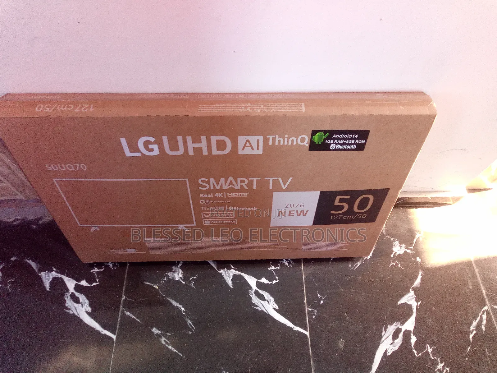 50 Inches Smart Tv With Nexflix Facebook Youtube and Mirror