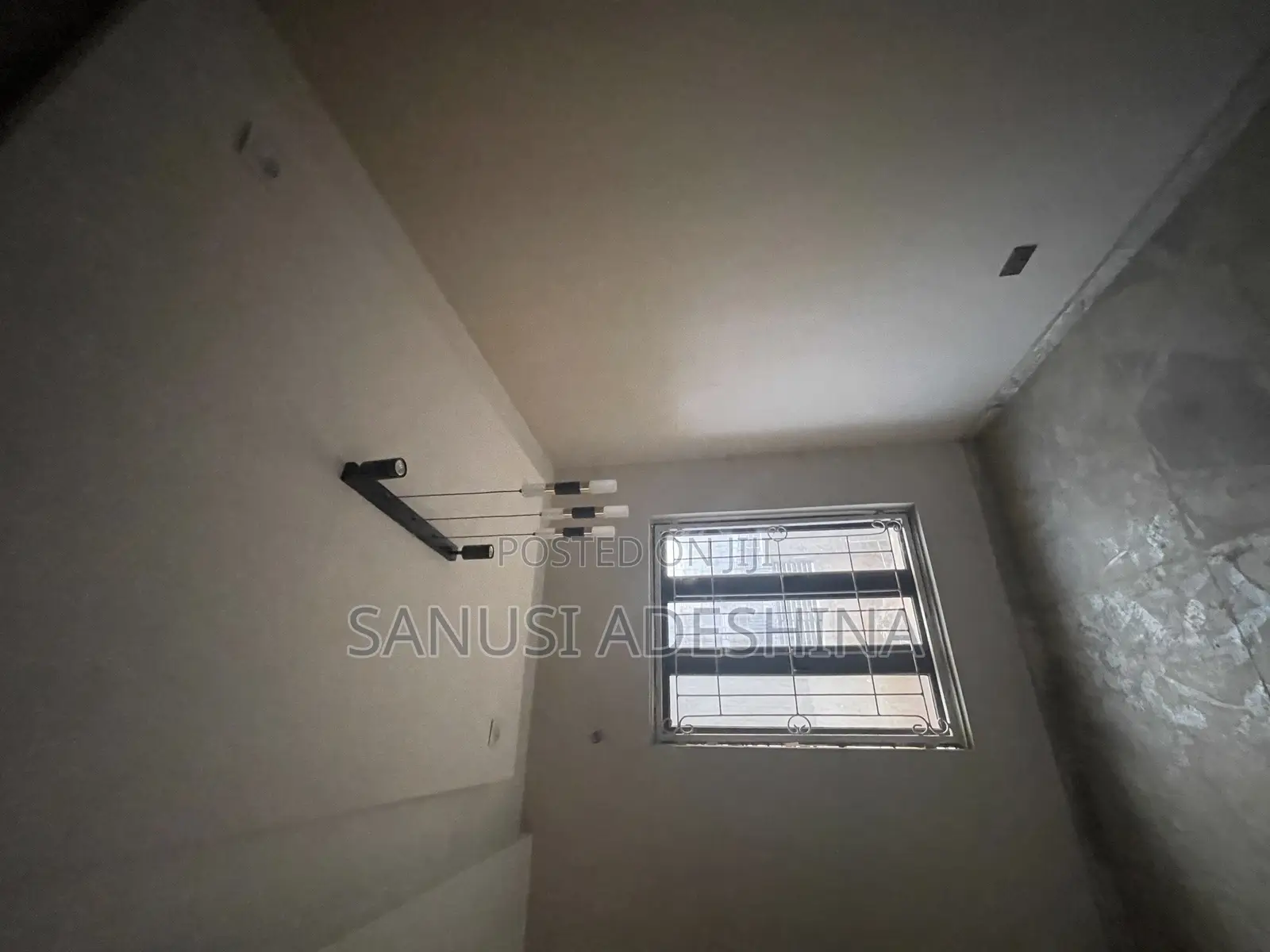 5bdrm Duplex in Jahi Gilmore,Close for sale