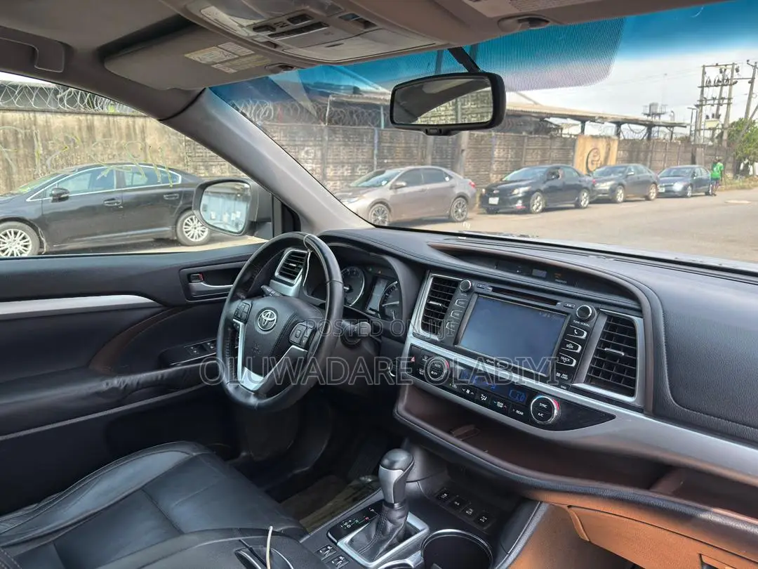 Toyota Highlander XLE V6 4x4 (3.5L 6cyl 6A) 2016 Gray