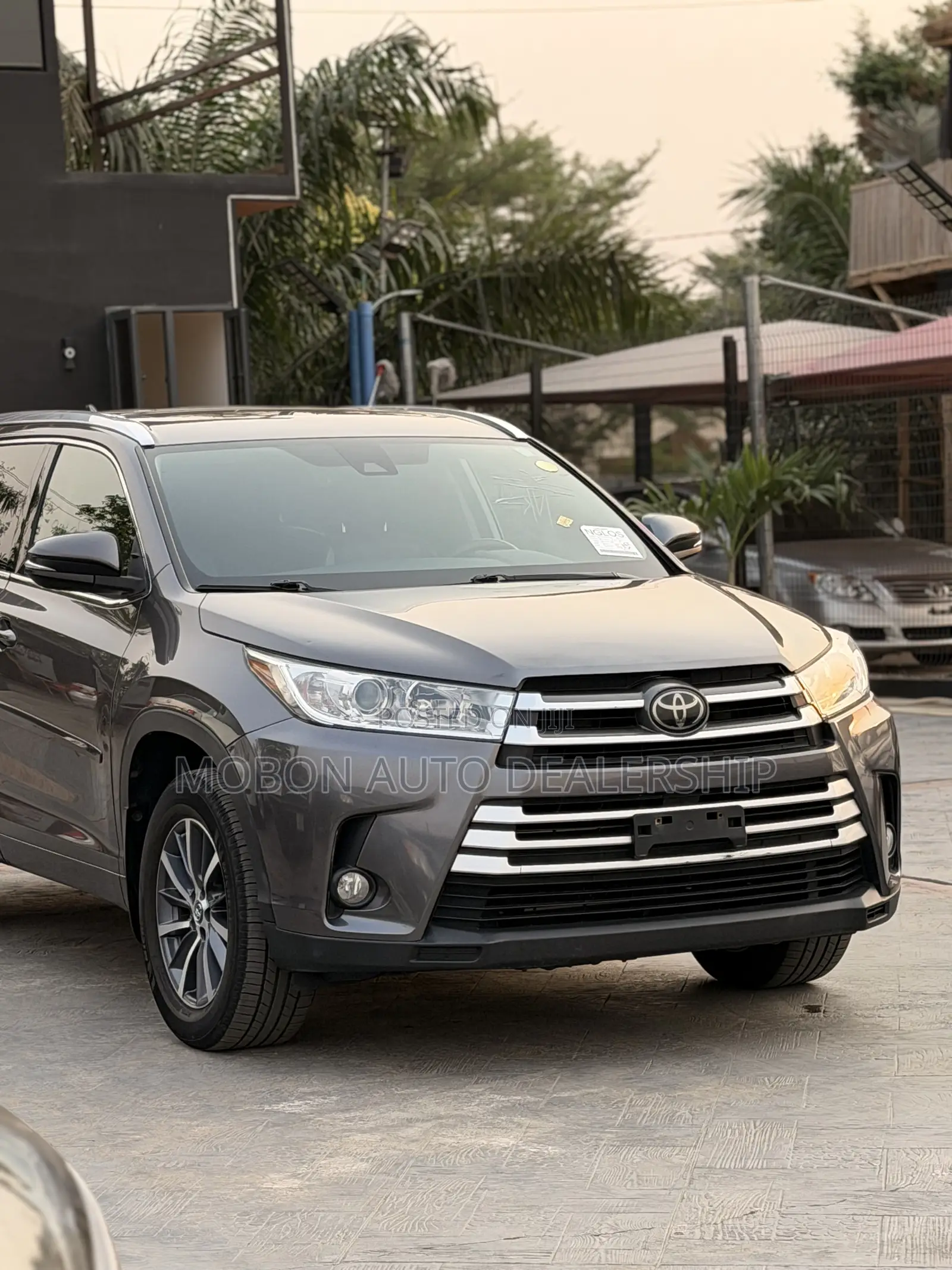Toyota Highlander XLE 4x4 V6 (3.5L 6cyl 8A) 2018