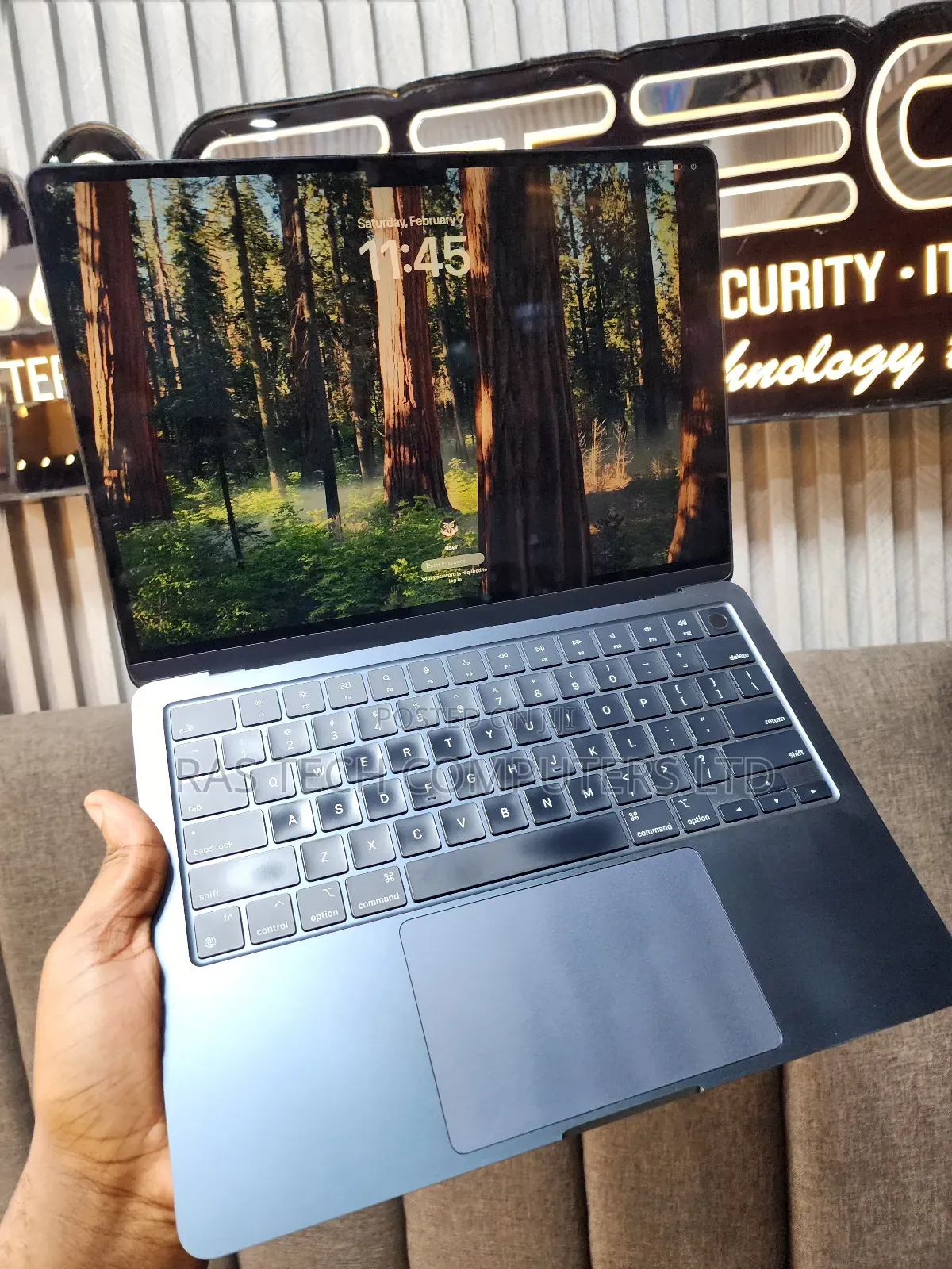 Laptop Apple MacBook Air 2022 M2 8GB Apple M2 SSD 256GB