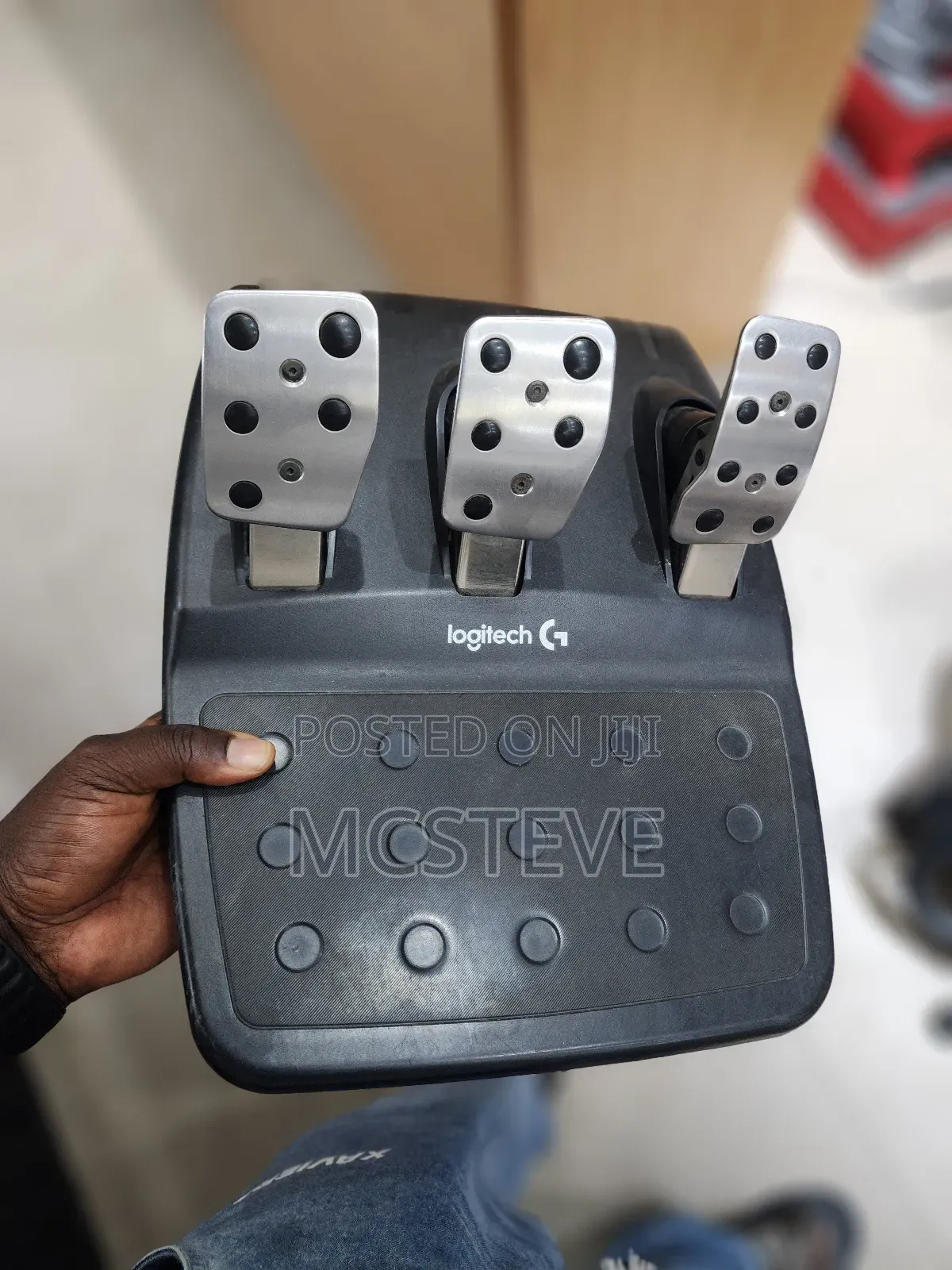 Logitech G29 Driving Force Wheel With Driving Force Shift Gear