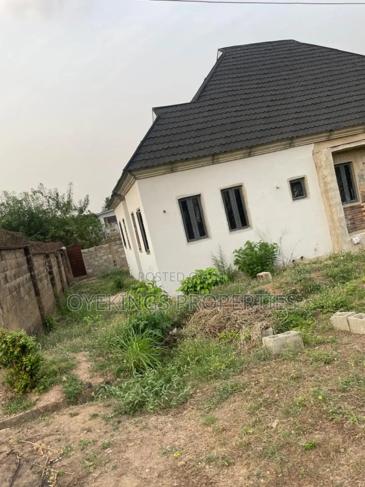 3bdrm Bungalow in Ayilara, Akala Express for sale