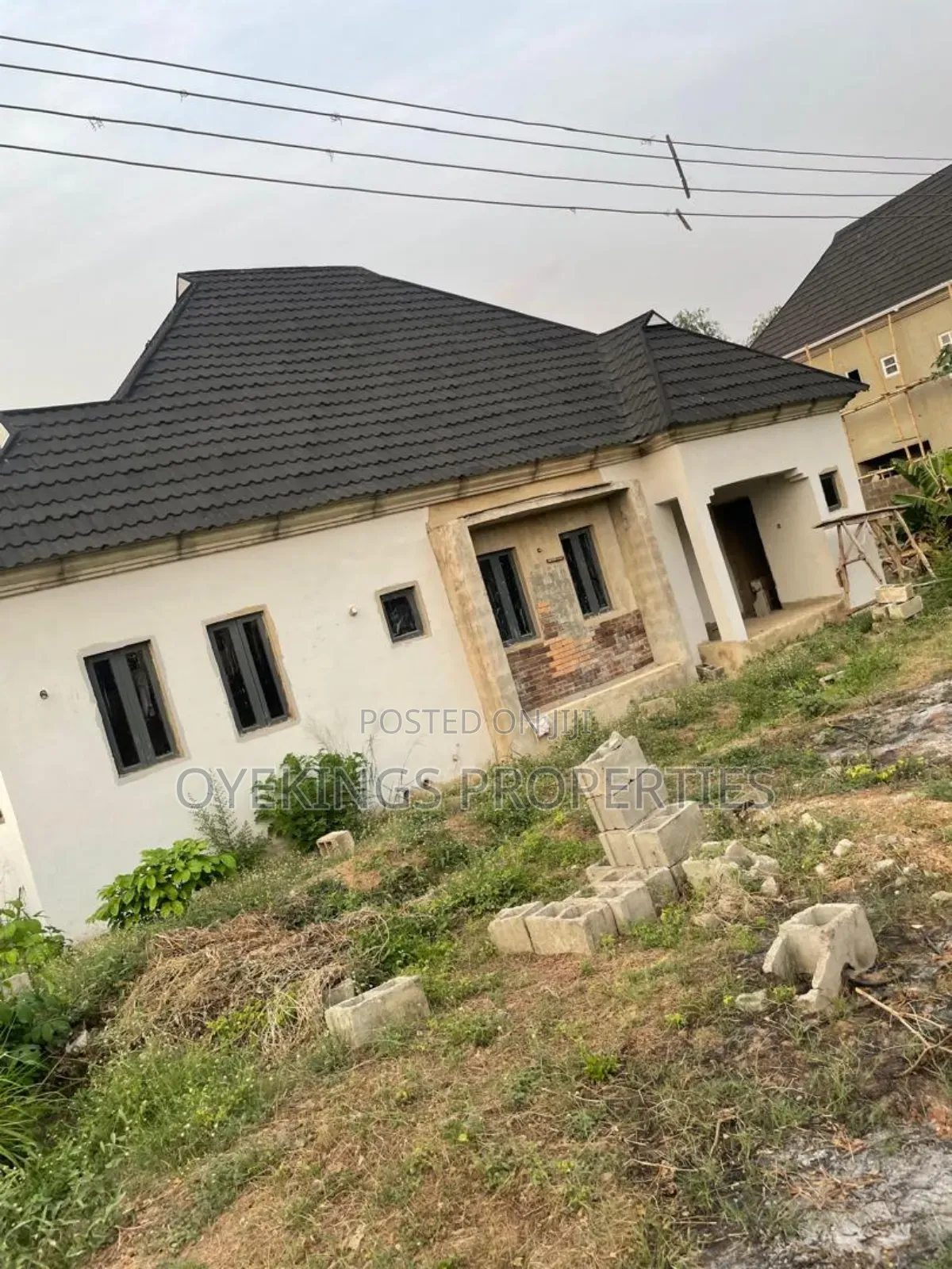 3bdrm Bungalow in Ayilara, Akala Express for sale